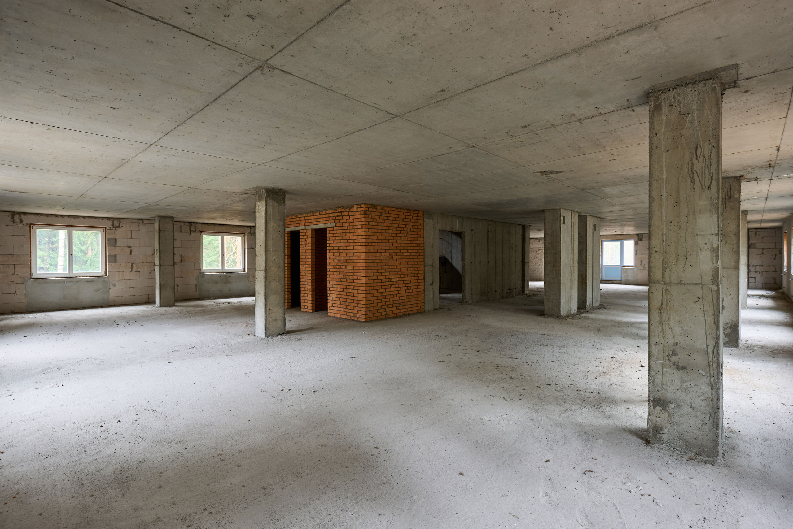 Территория с 4-этажным домом. Автомобильный и интерьерный фотограф в Минске Александр Тагаев