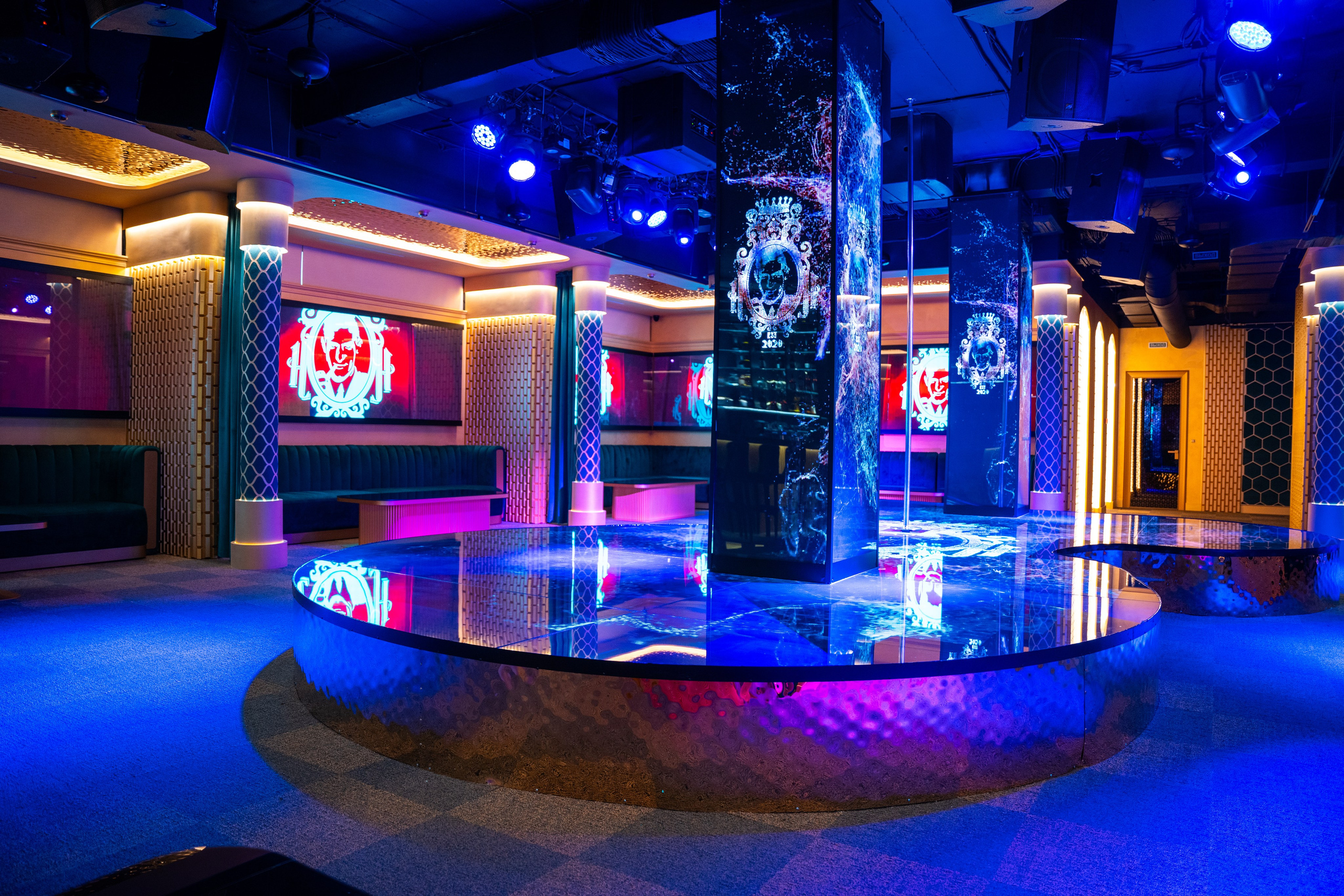 Фотосъемка интерьера стриптиз-клуба Hefner — элитный клуб Краснодара. Интерьерная фотосъемка клуба Hefner в Краснодаре — профессионально. Шедевры для Вас! Фотограф и Видеограф в Краснодаре Пахиев Руслан