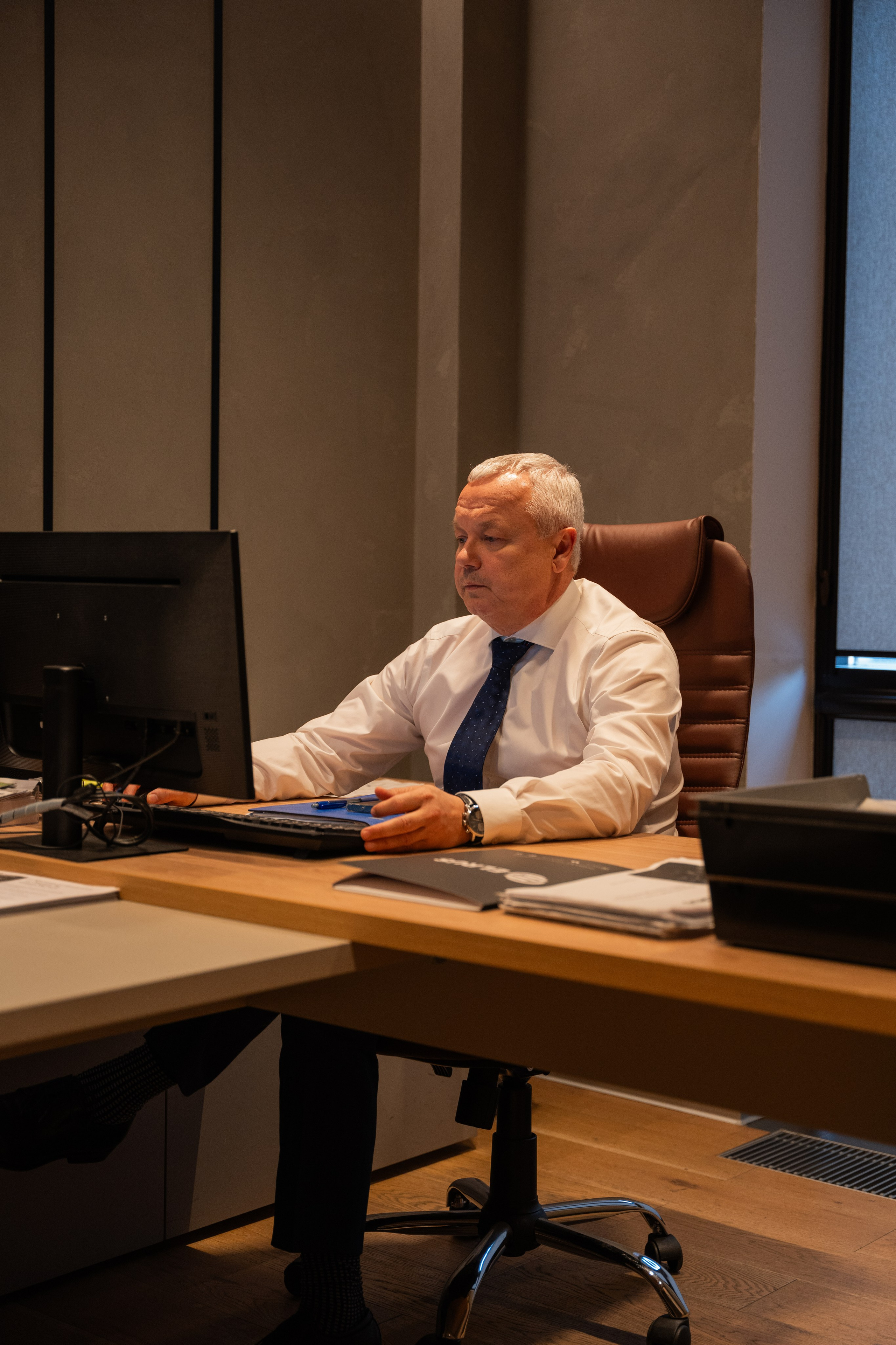 Интерьерная фотосъемка автосалона Elrus в Краснодаре. Zeekr, LiXiang Профессиональная фотосъемка интерьера премиум-автосалона в Краснодаре. Шедевры для Вас! Фотограф и Видеограф в Краснодаре Пахиев Руслан