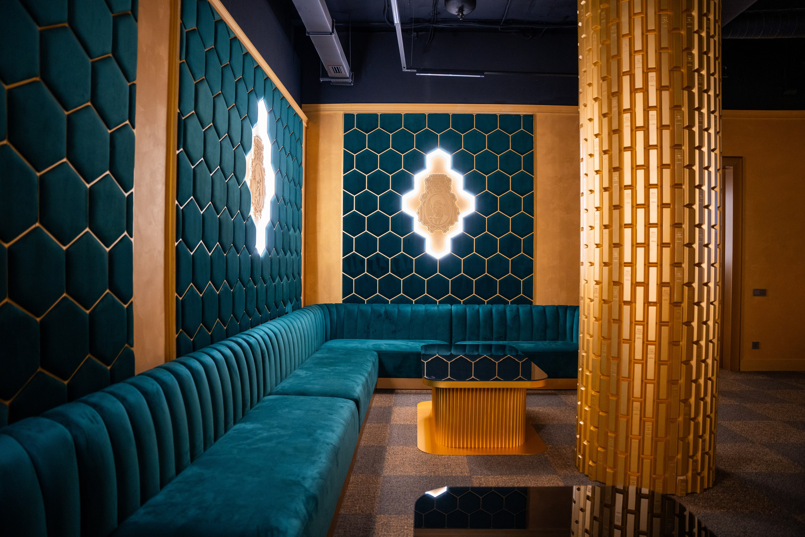 Фотосъемка интерьера стриптиз-клуба Hefner — элитный клуб Краснодара. Интерьерная фотосъемка клуба Hefner в Краснодаре — профессионально. Шедевры для Вас! Фотограф и Видеограф в Краснодаре Пахиев Руслан