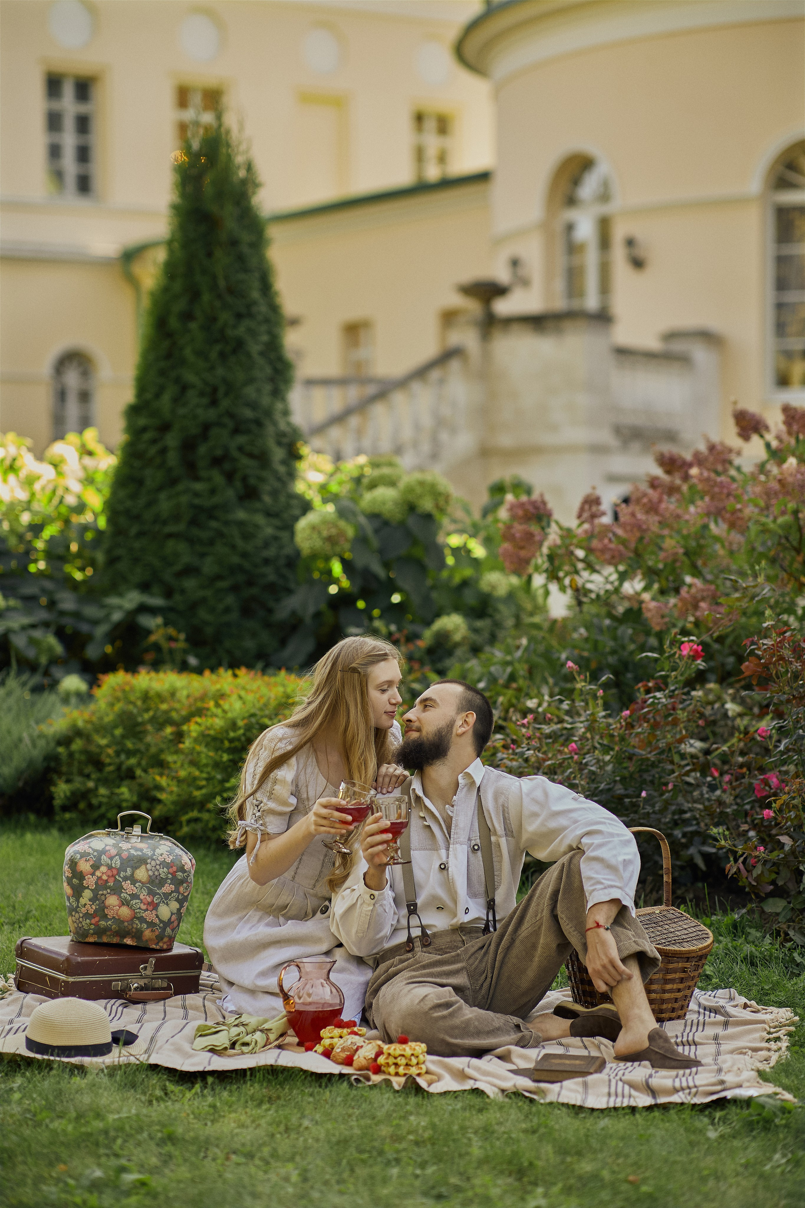 Алексей и Светлана в приусадебном парке. Фотограф в Твери Helga J. Fox