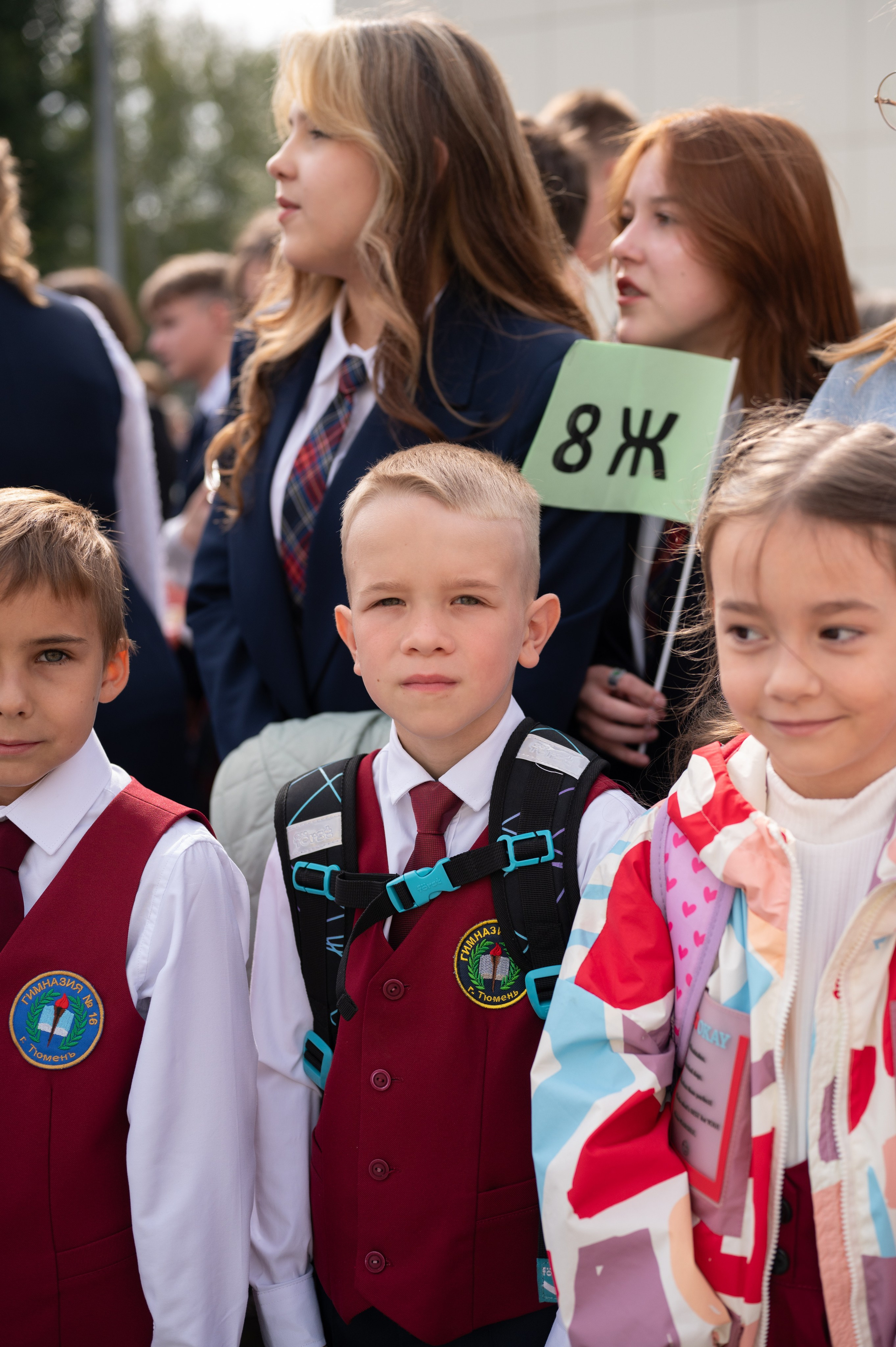 1 сентября 16 гимназия 2 класс (линейка + в классе+ на улице). Фотограф новорожденных, семейный детский в Тюмени Татьяна Морозова