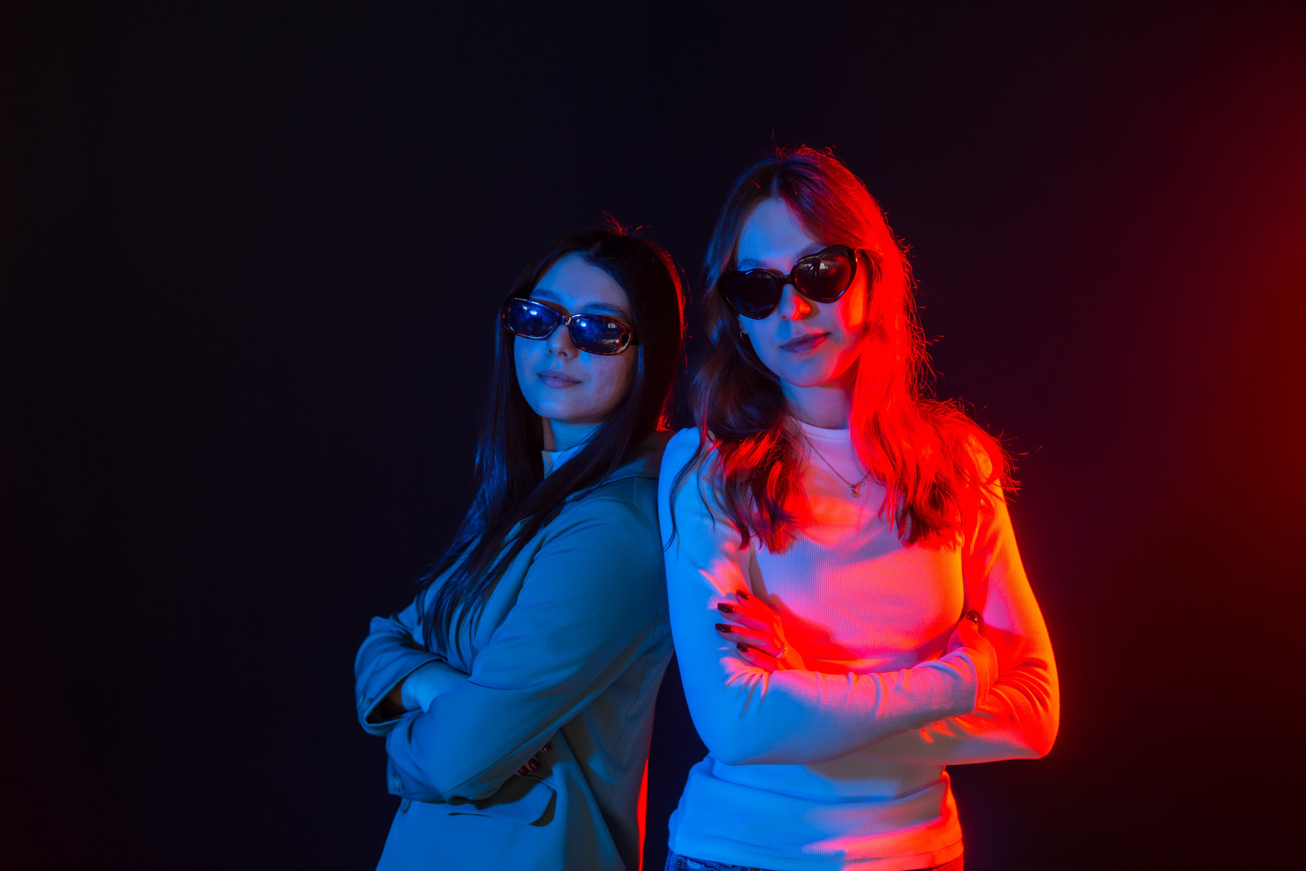 Студия. Черная циклорама с цветной подсветкой. Ольга Плаксина фотограф в Саратове