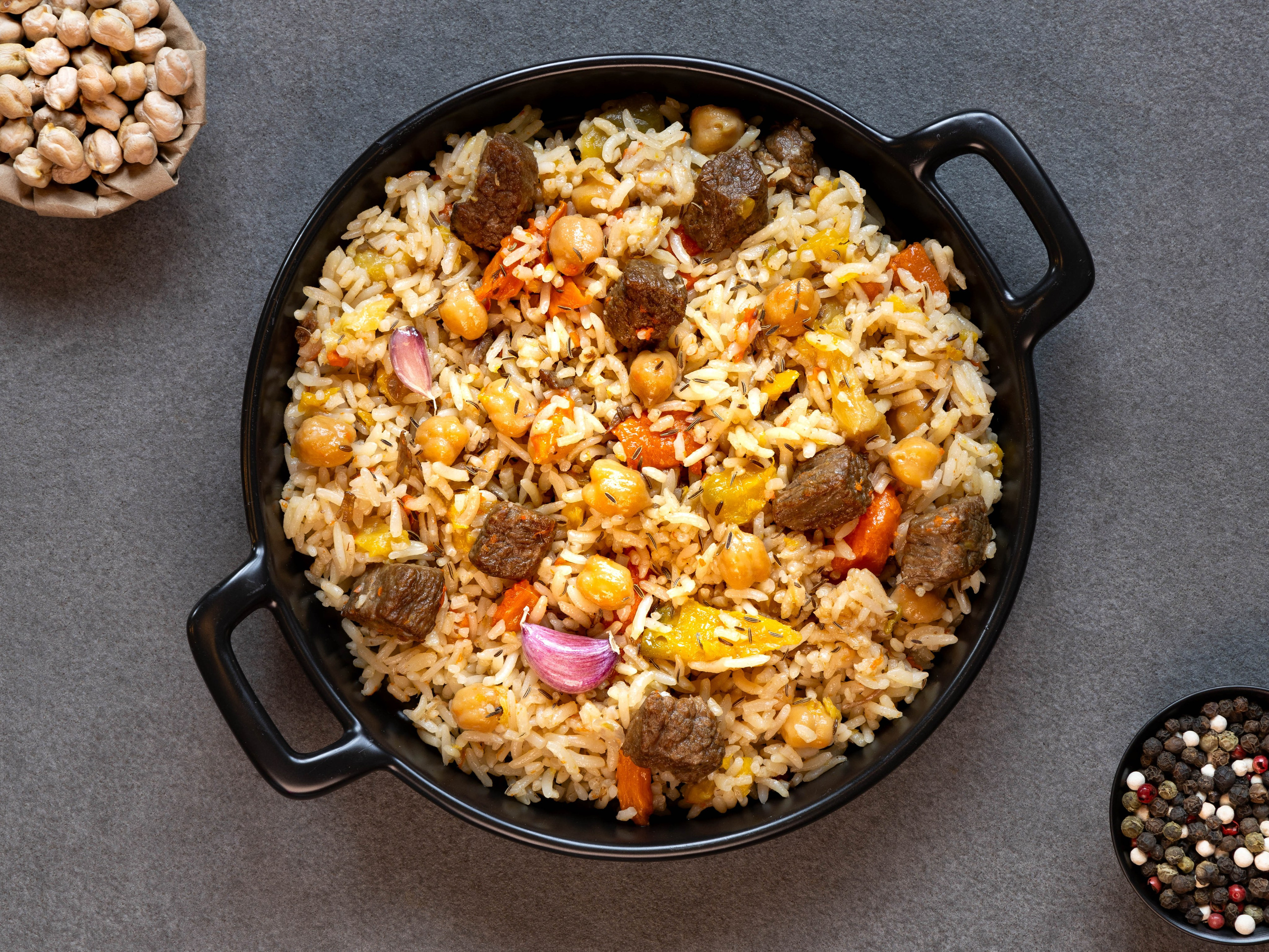 Блюда Чебуреки и Манты. Фотограф Юлия Воеводина