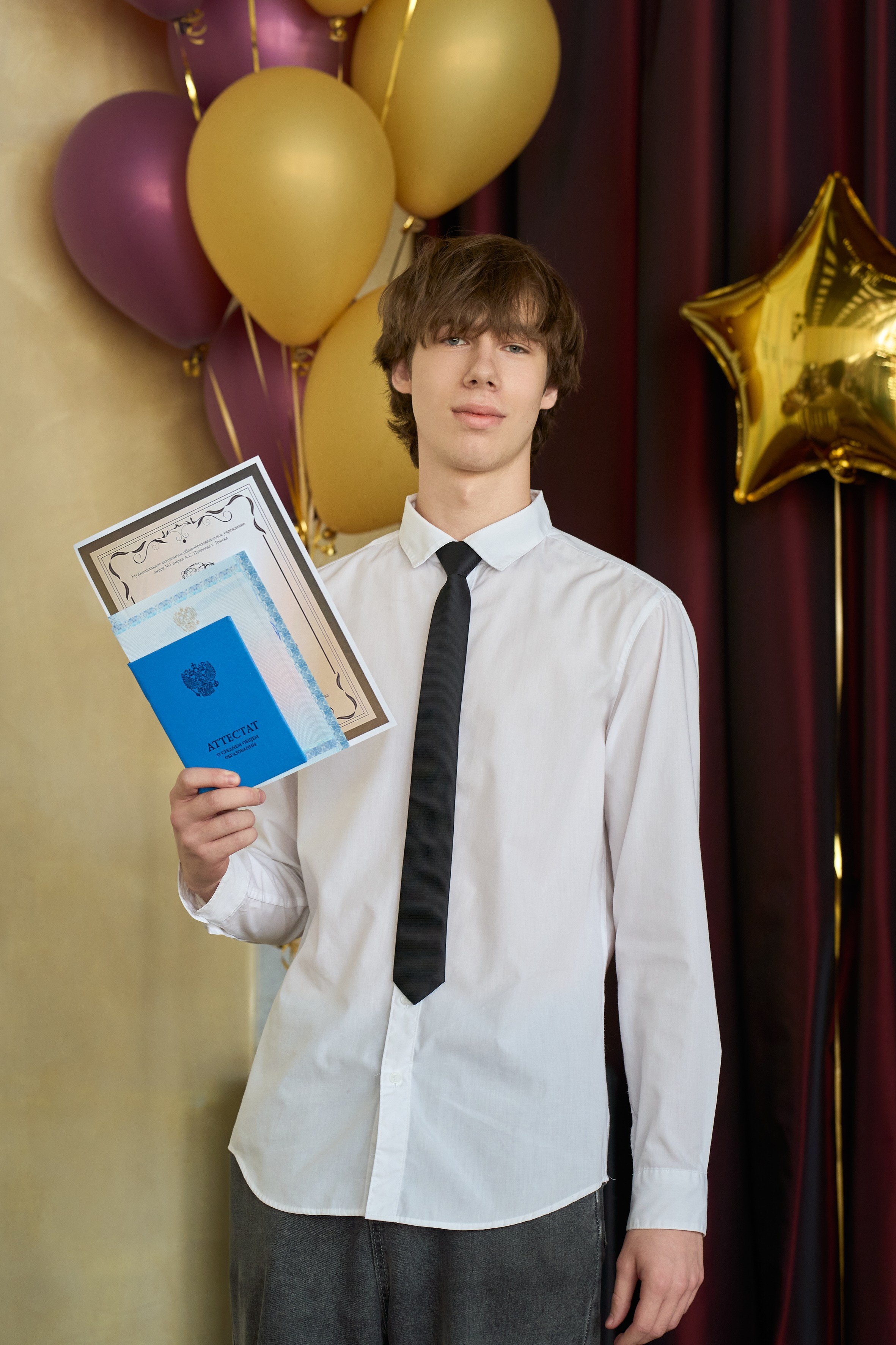 Вручение аттестатов 11 класс. Репортажный и портретный фотограф в Томске Ларионов Артём