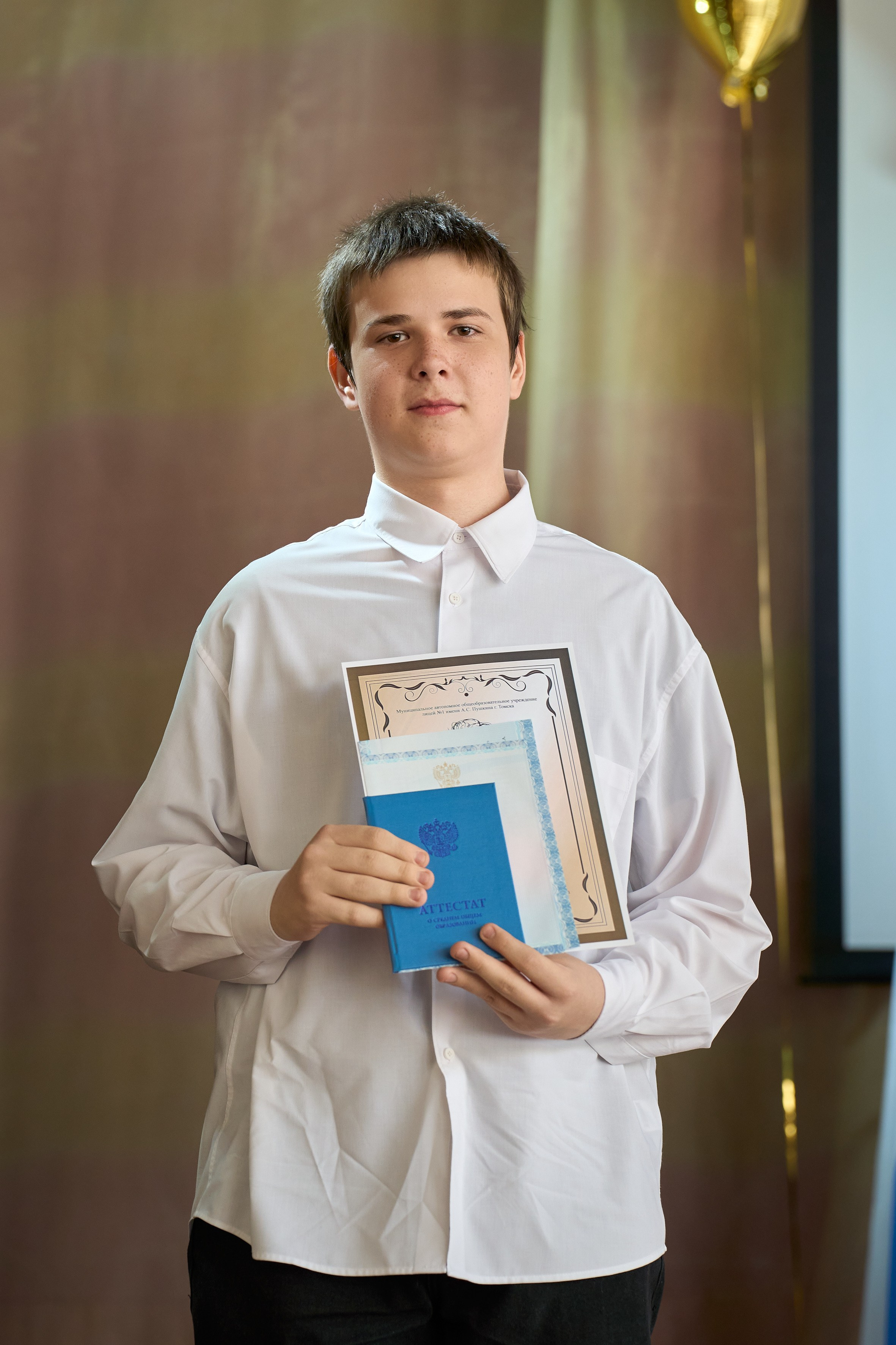 Вручение аттестатов 11 класс. Репортажный и портретный фотограф в Томске Ларионов Артём