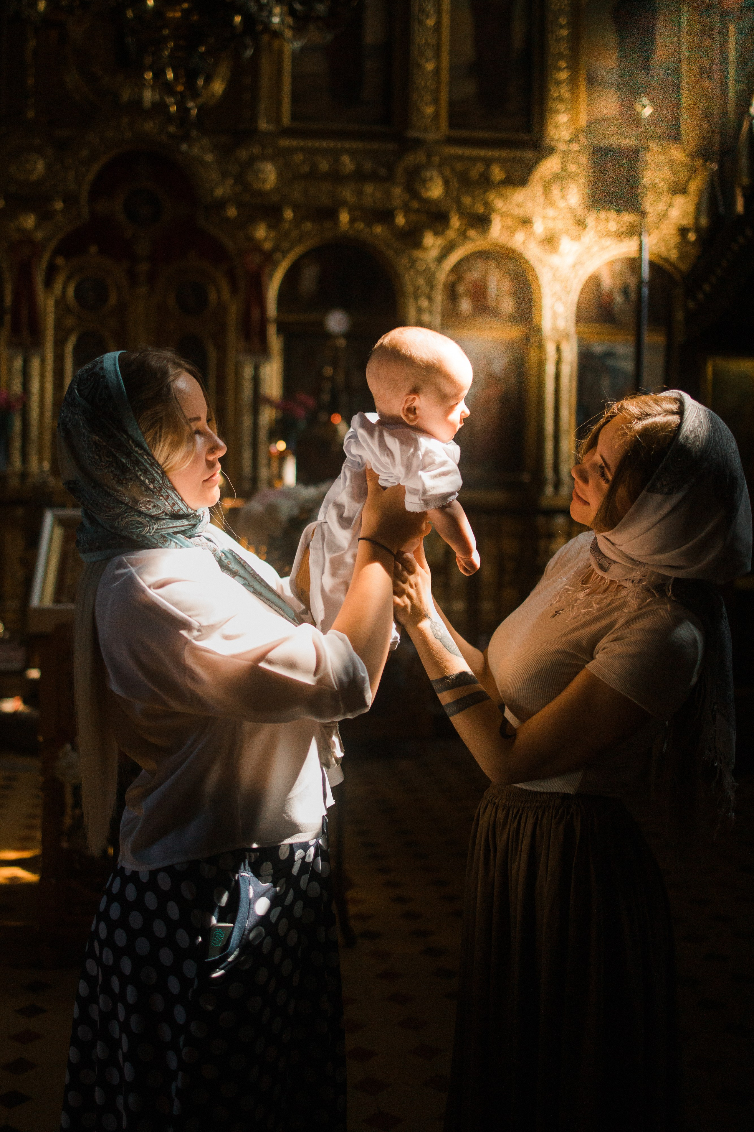 Фотосъемка крестин ребенка в Москве. Выпускные альбомы в Серпухове