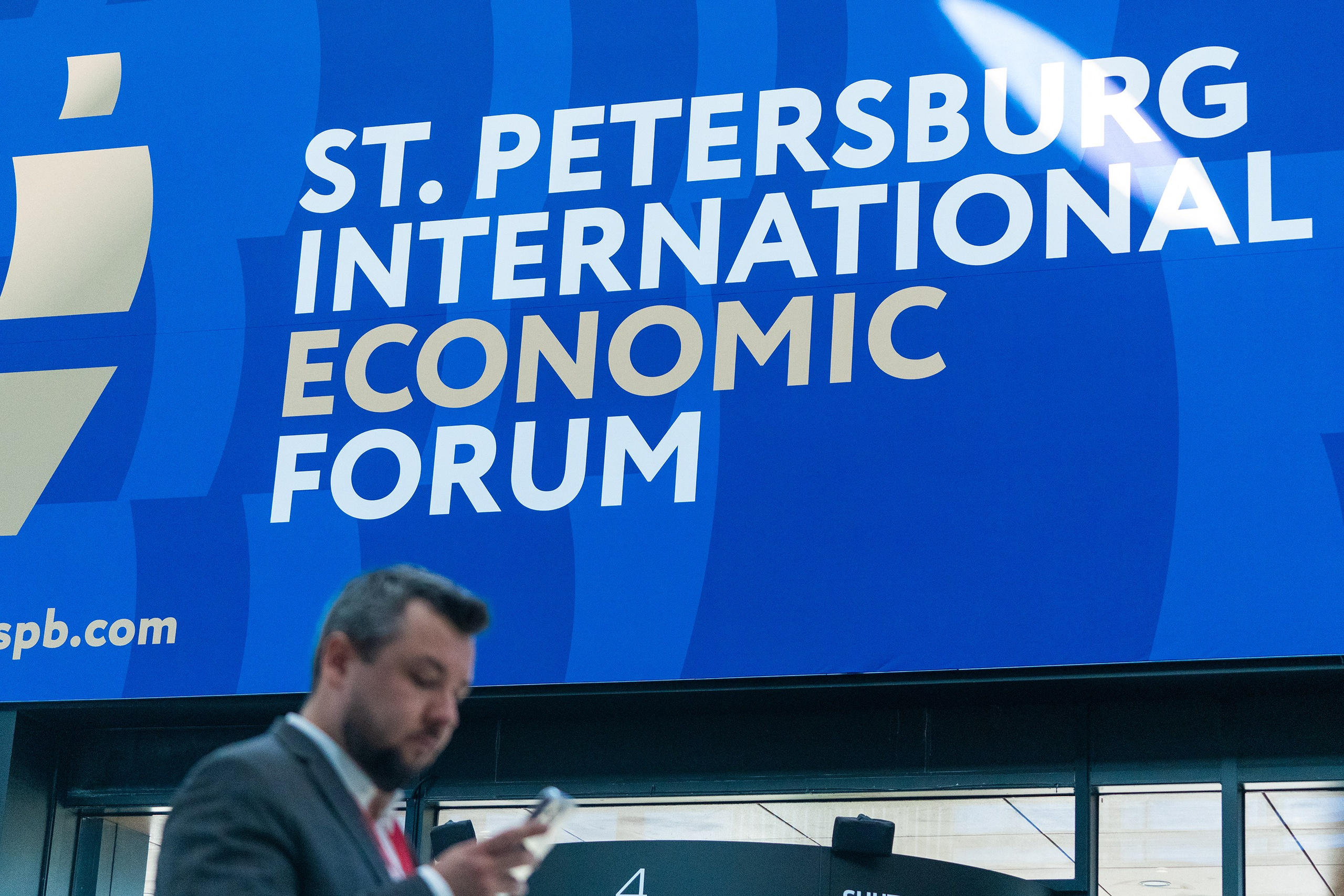 Репортажный фотограф в Сочи — профессиональная съёмка событий и мероприятий. Профессиональная фотосъемка в Сочи: репортаж, предметная, ювелирная фотосъемка, недвижимость, фуд-фотография. Фотограф Александр Афанасьев