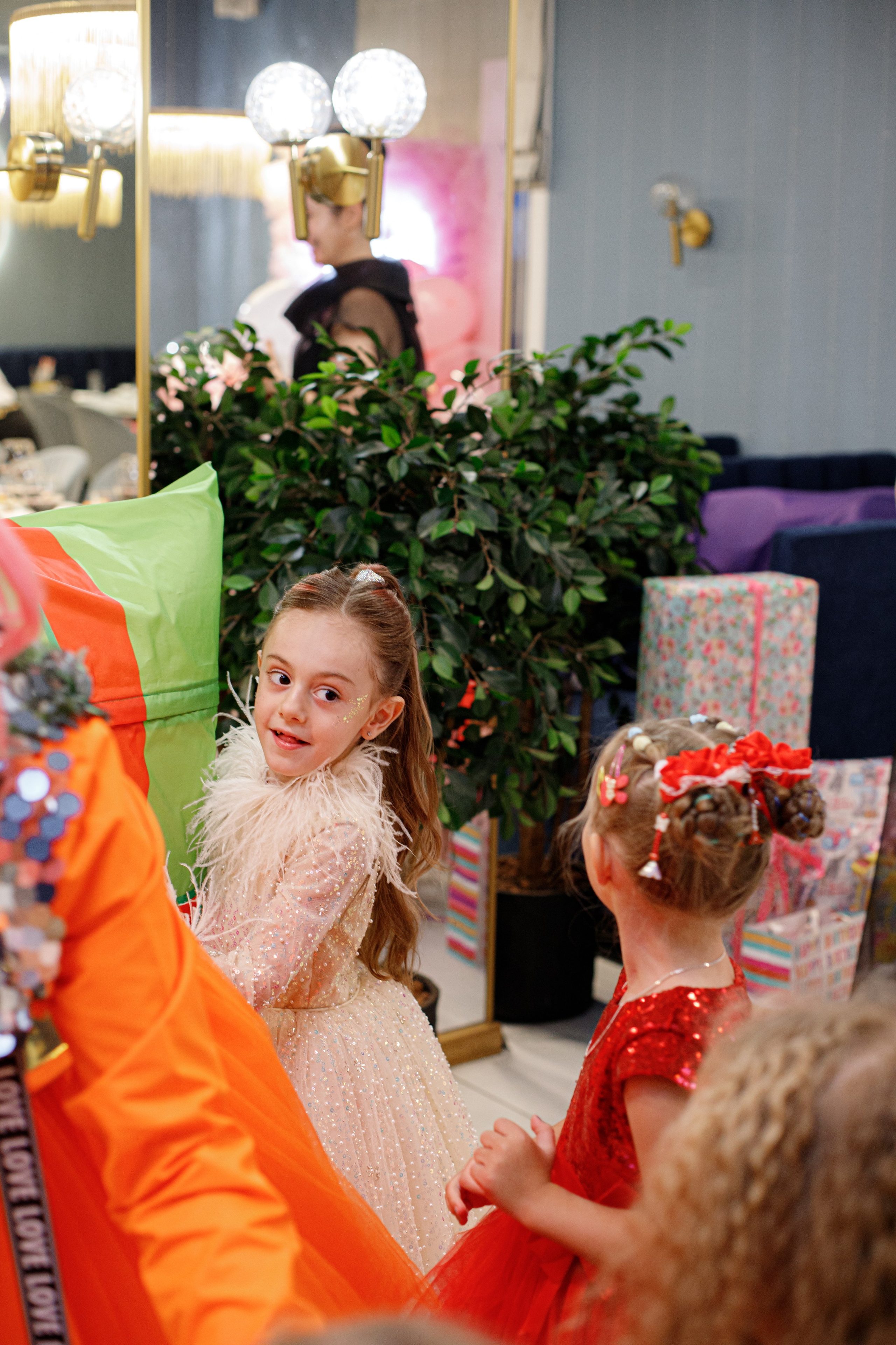 ASIA'S BIRTHDAY PARTY. Photokarish