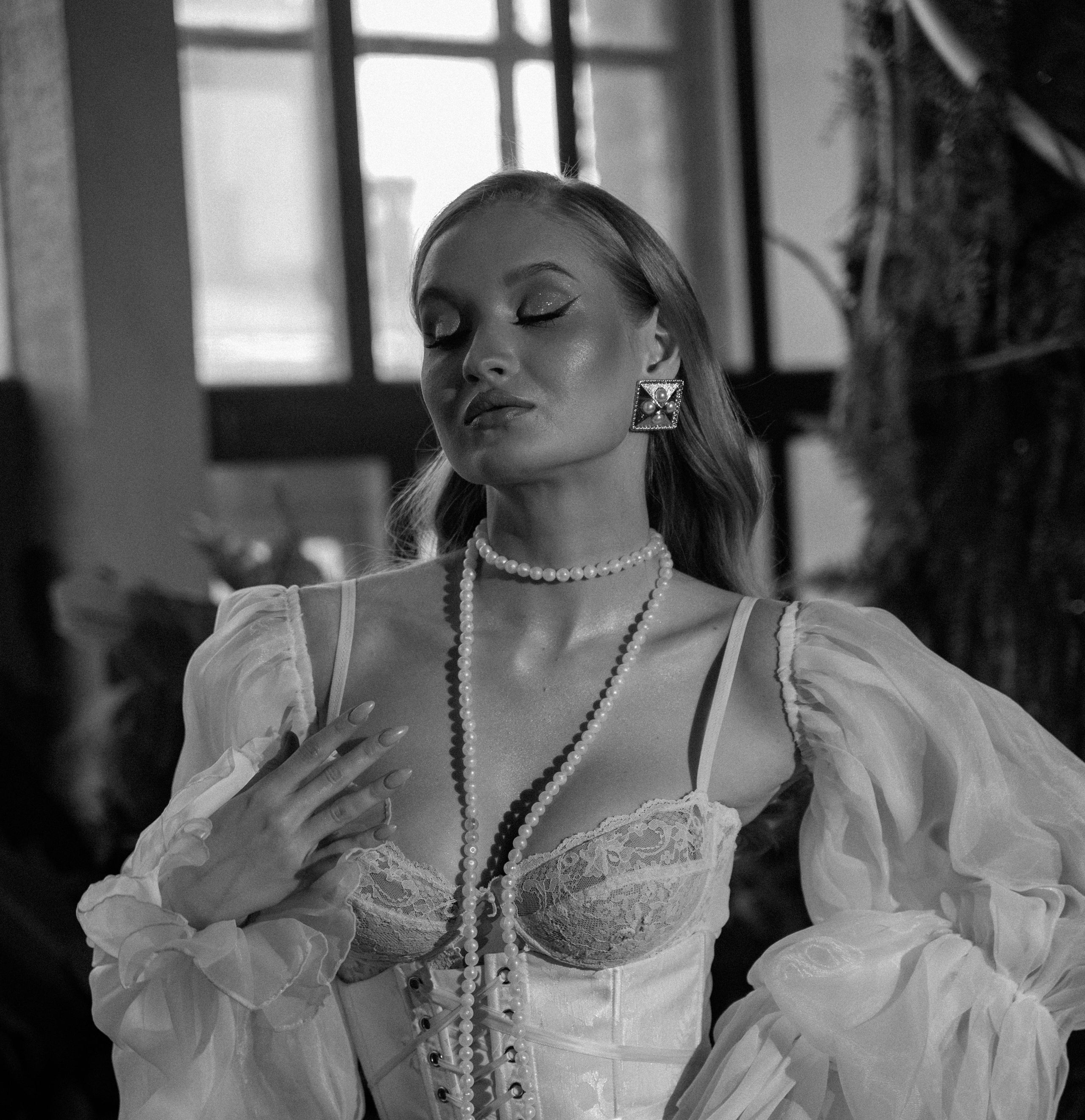 Невеста на пикнике в замке