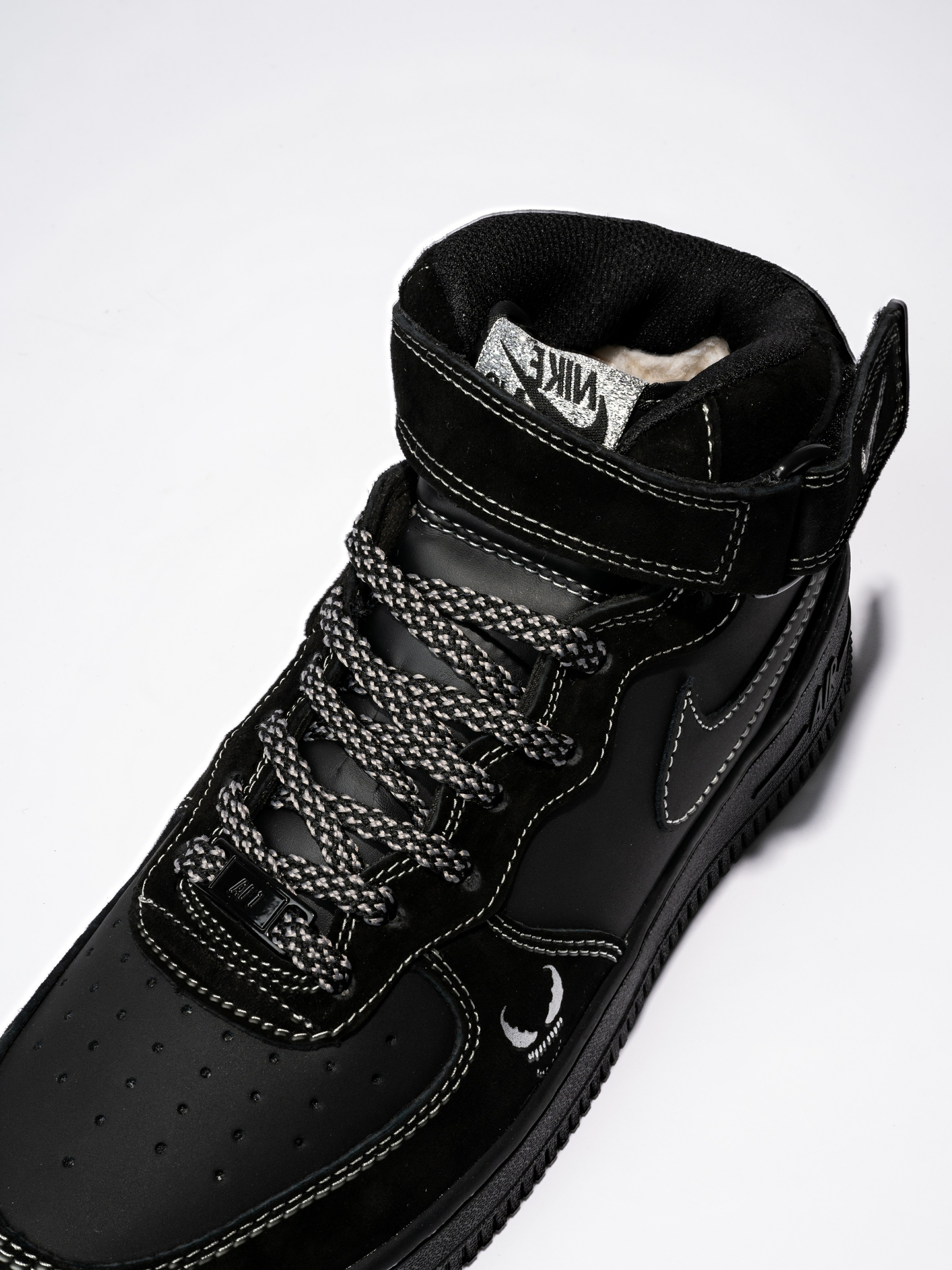 2023.10.24 — Фото кроссовок. Студия рекламной и предметной съемки товаров WELKO Studio