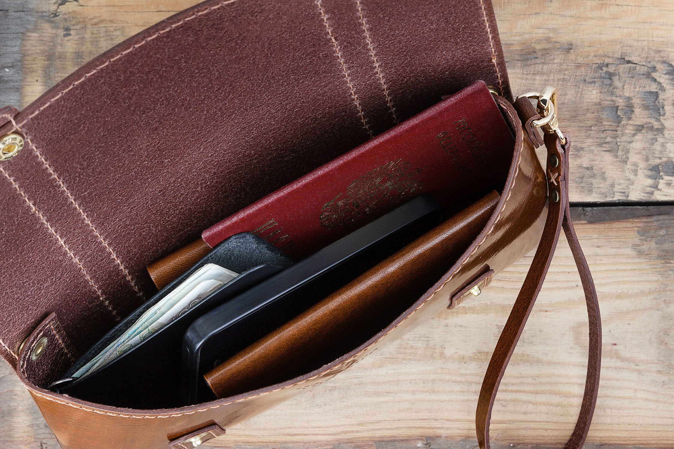 Фотосъемка кожгалантереи для социальных сетей. Профессиональный фотограф в Санкт-Петербурге. Сергей Пушкин