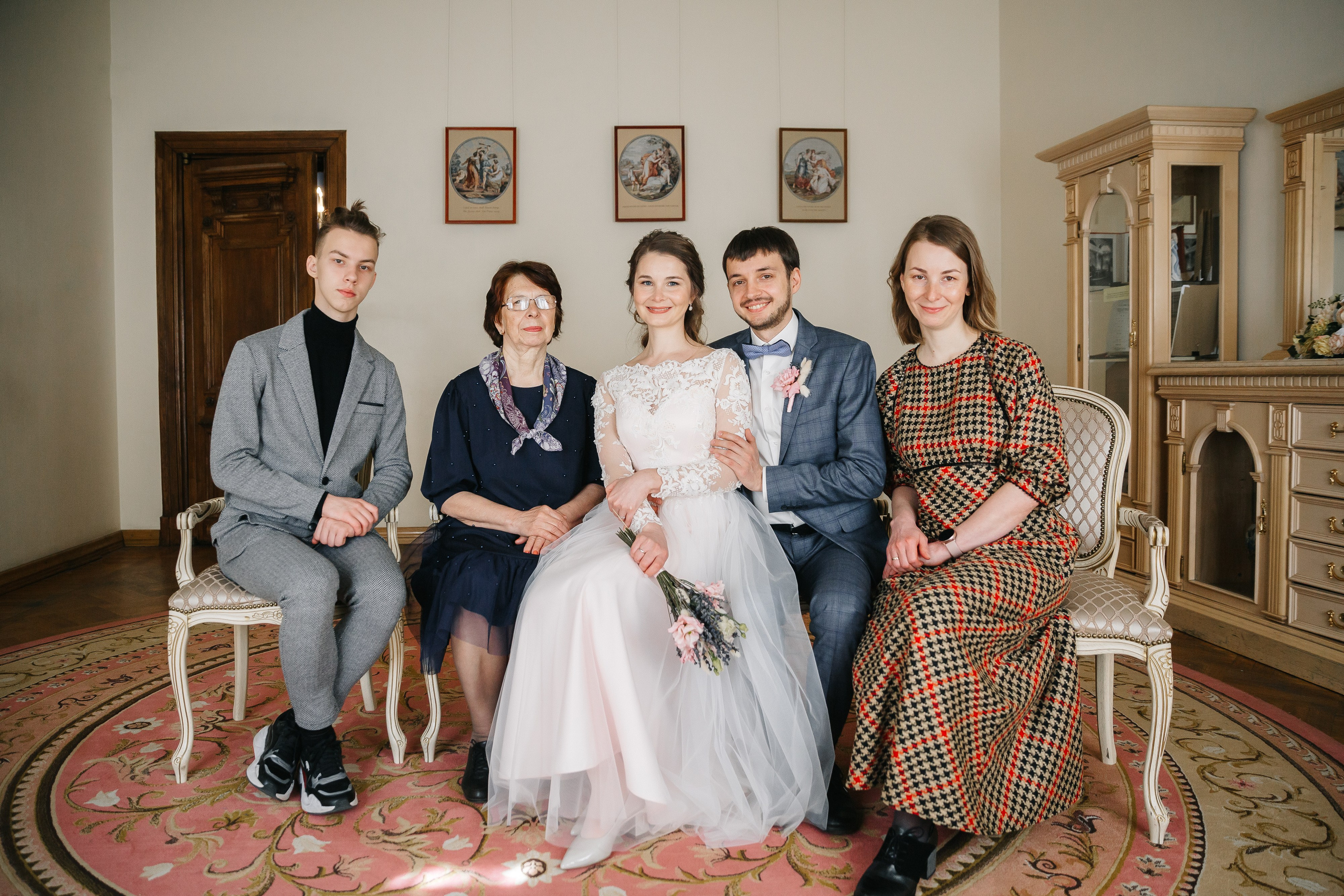 МАЙ | Дворец № 1, Атланты, Эрмитажный дворик. Свадебный фотограф в Санкт-Петербурге Полина Корзухина