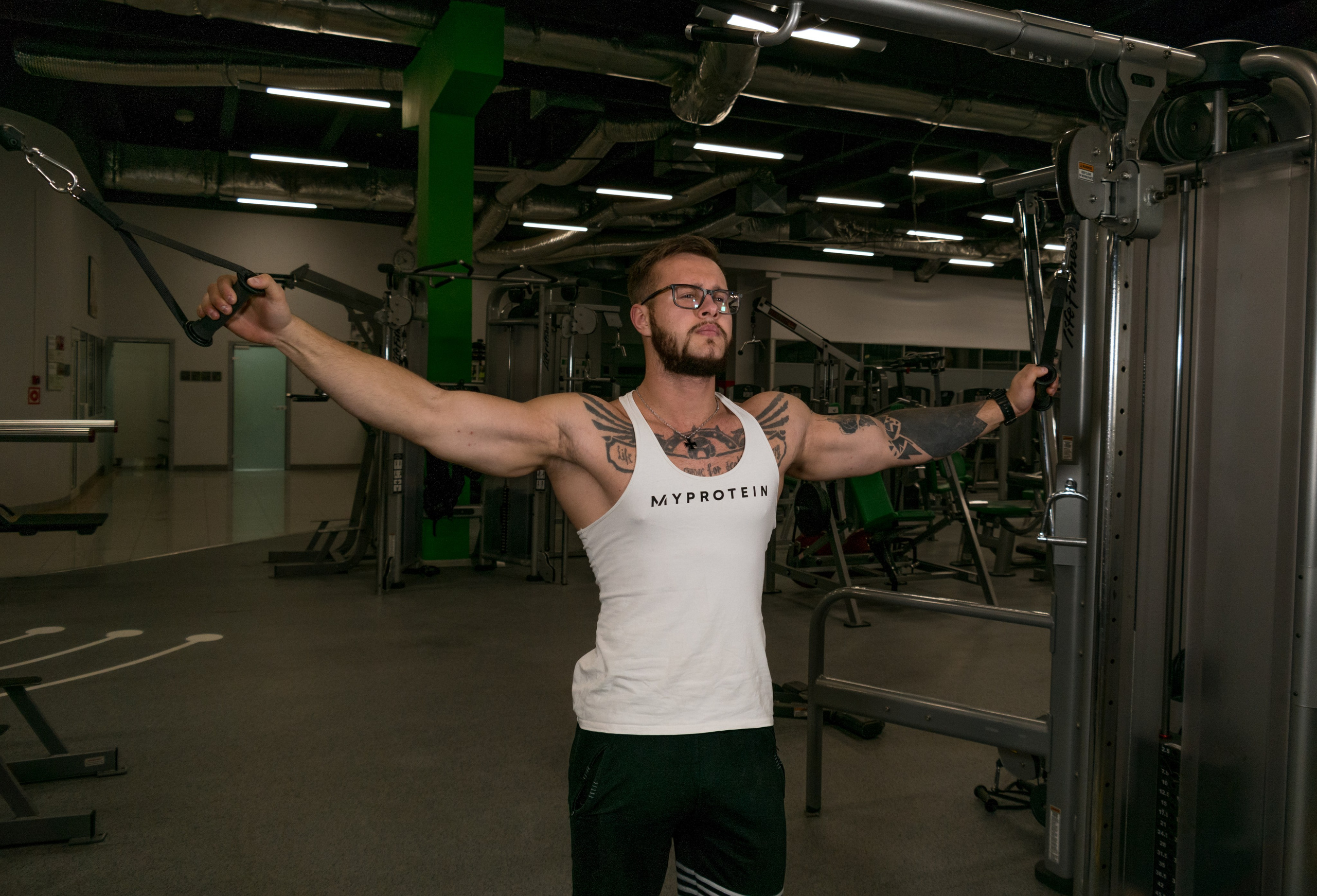 Контент-фотосъемки для экспертов и фитнес тренеров. AI Фотограф Краснодар: мужские и женские фотосессии, стилизация съемки. Нейро-фотосессии онлайн