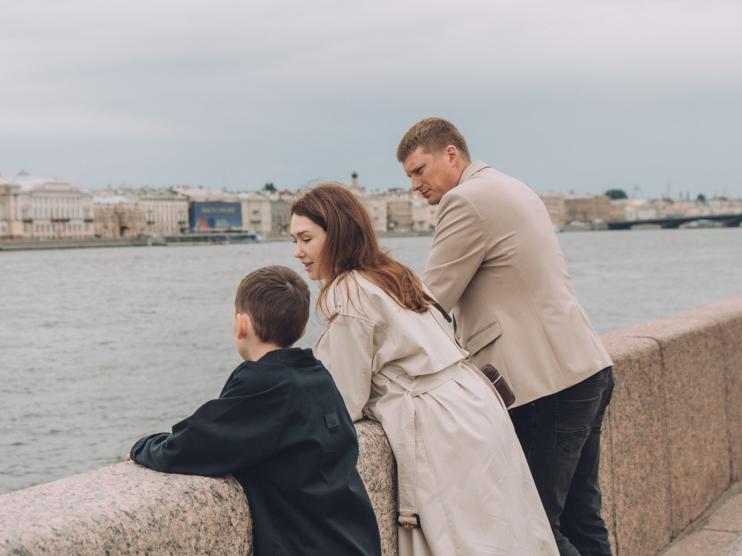 Семейная фотосессия на прогулке по городу Петербургу. Светлана Гопанюк. Портретный фотограф. Санкт-Петербург. СПб