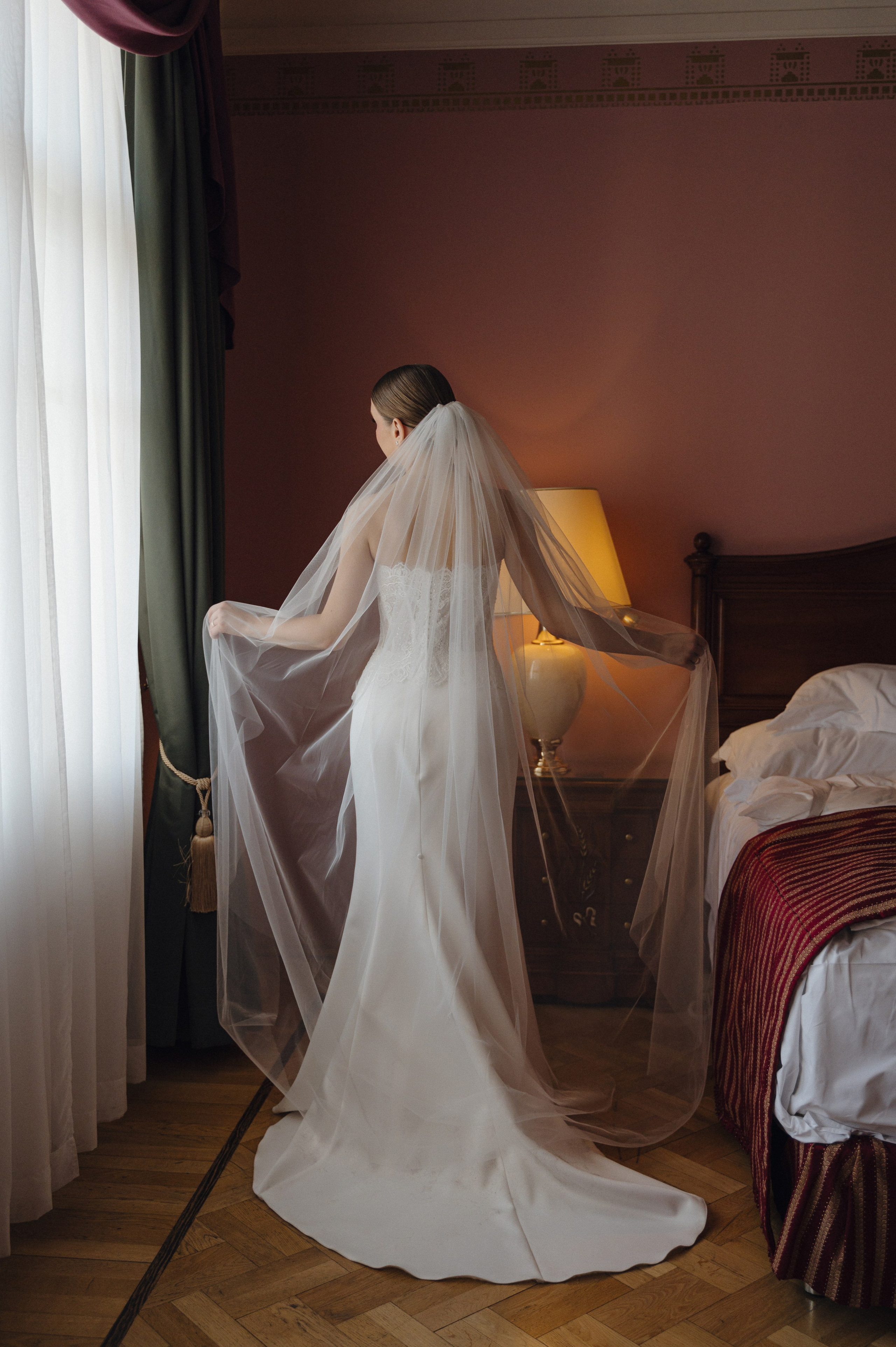 Дмитрий и Луиза. Гостиница Националь и ресторан Белуга. Свадебный фотограф Москва и Санкт-Петербург. Анастасия Чудина