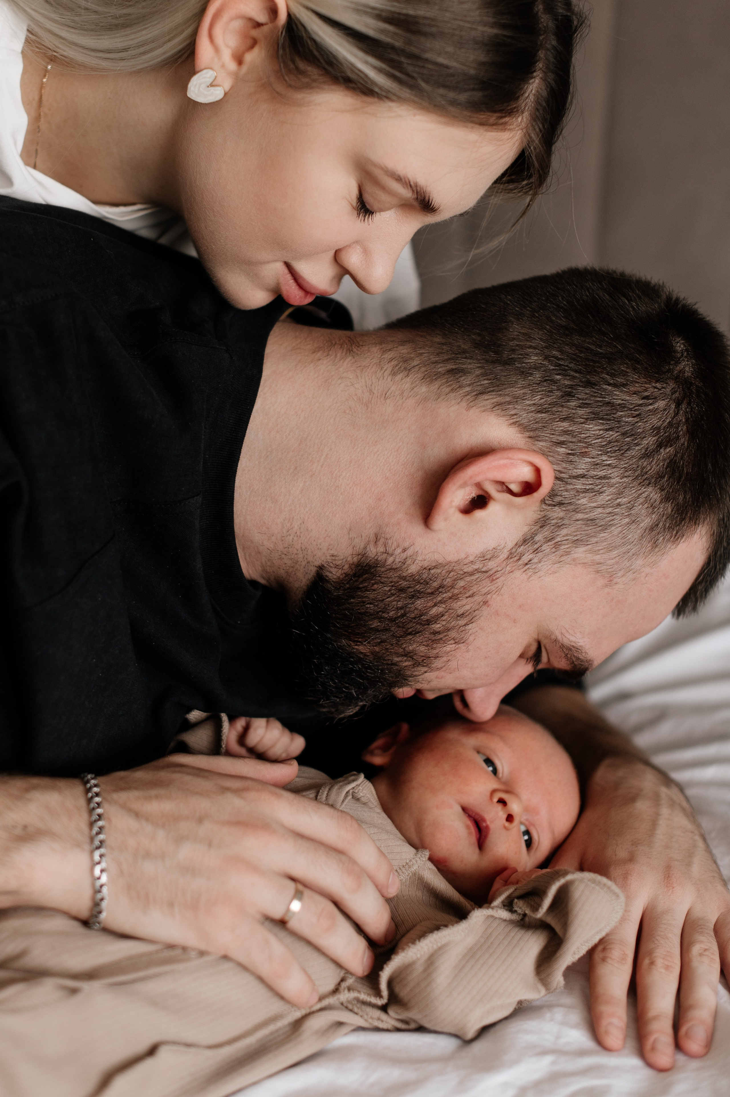 Злата Юнус и Алан дома. Семьи