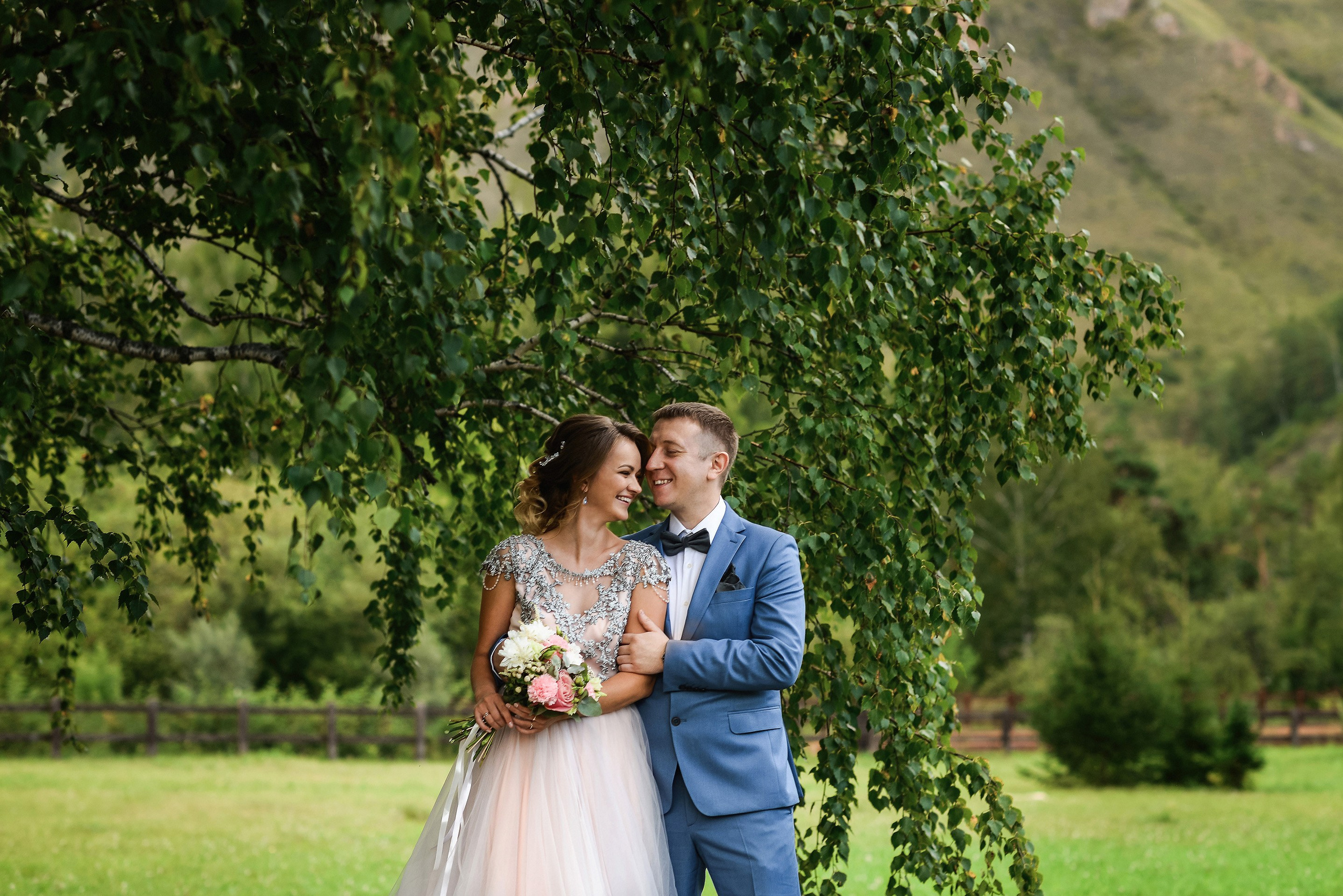 💐 Радик и Яна — душевная загородная свадьба в Villatic | Теплые фото под Красноярском. 📸 Свадебный и семейный фотограф в Красноярске Тихомиров Евгений | 17 лет опыта | 800+ свадеб