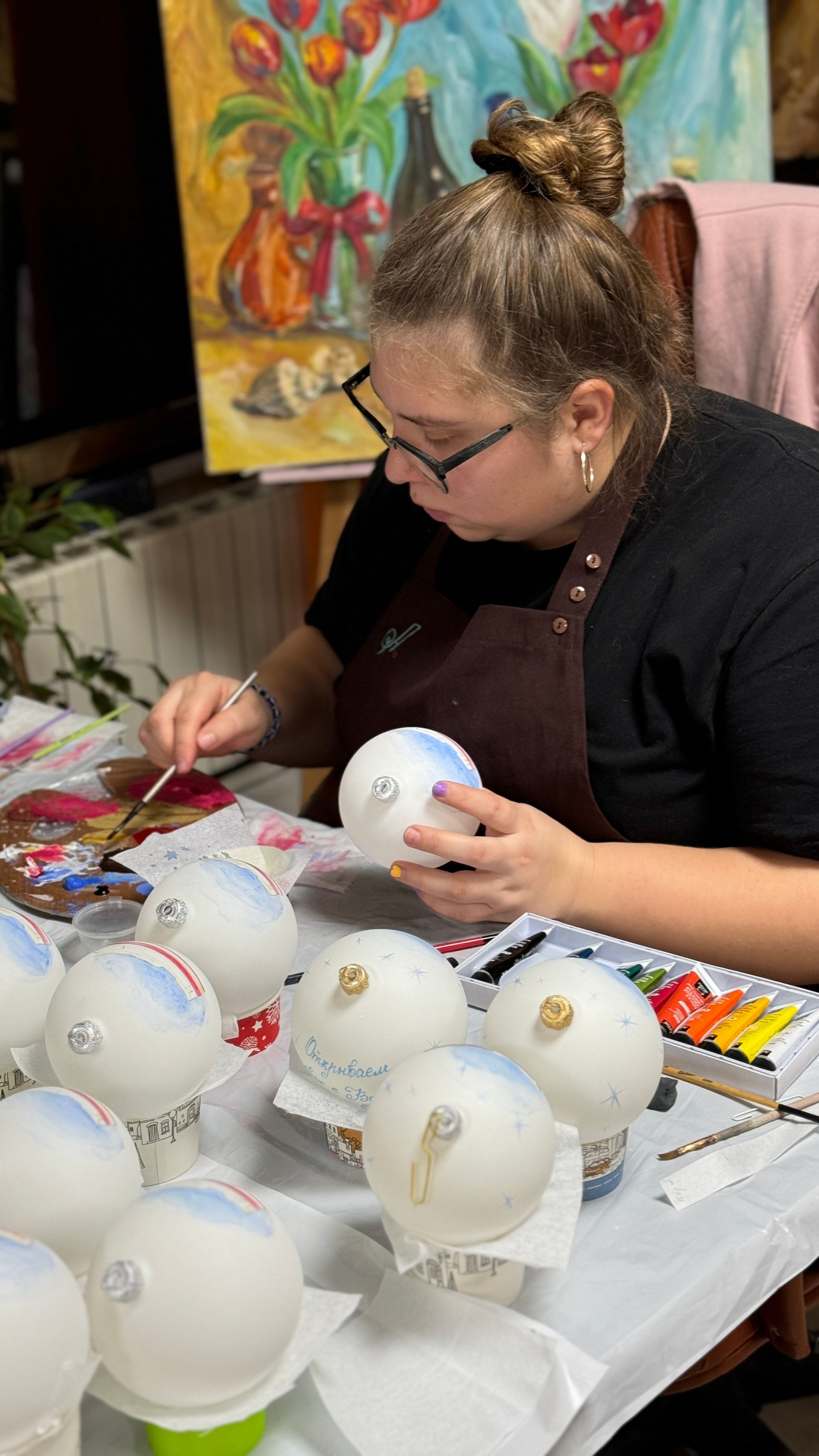 ArtSHARm- наше портфолио по ёлочным шарам с ручной росписью. Художественная ручная роспись елочных шаров, корпоративные подарки и восковые аромасвечи