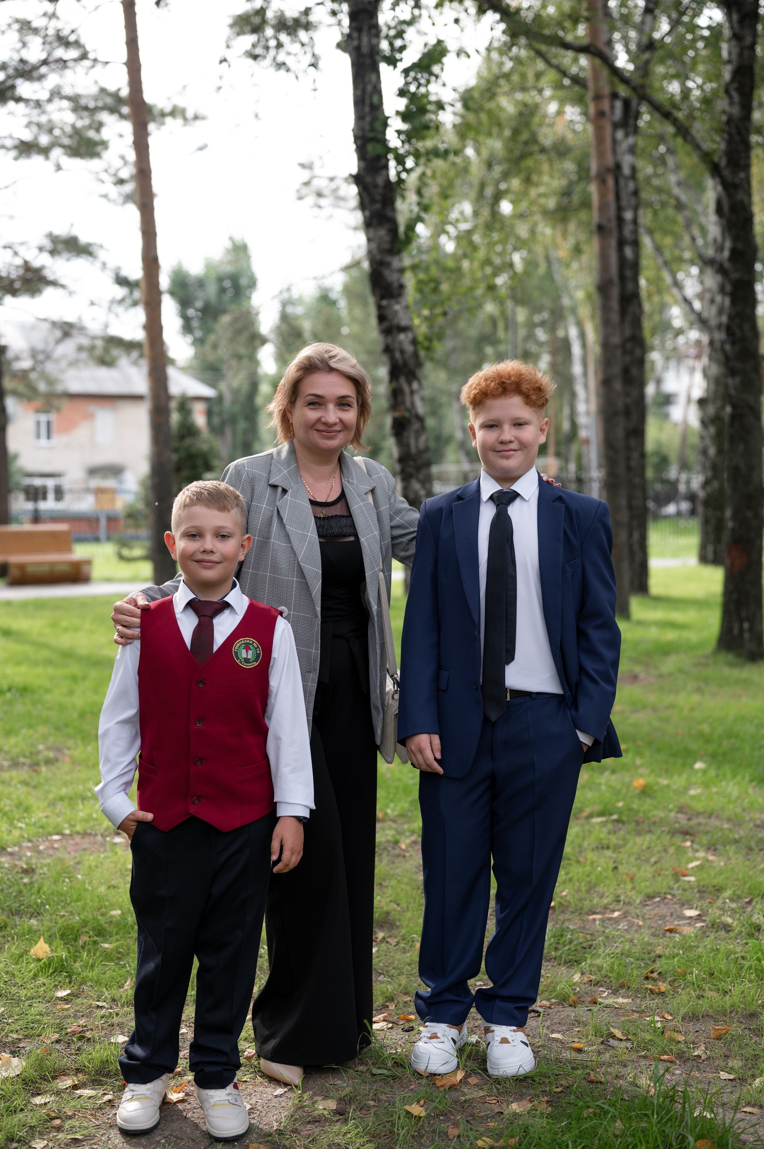 1 сентября 16 гимназия 2 класс (линейка + в классе+ на улице). Фотограф новорожденных, семейный детский в Тюмени Татьяна Морозова