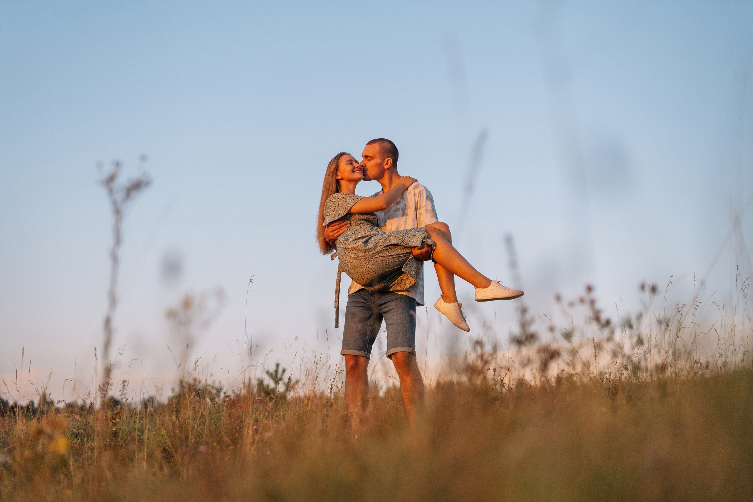 Фотосессия на закате на фоне природы для Инны и Максима. Свадебный фотограф в Тамбове Павел Четвертков