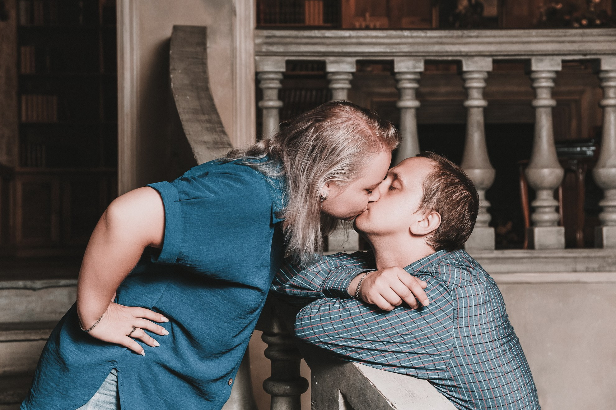 Профессиональная фотосессия в Санкт-Петербурге. Фотограф Сергей Пушкин. Частная студийная фотосъёмка в спб. Лавстори в студии. Портретная фотосъёмка в интерьере. Фотограф на память. Заказать фотосессию в Петербурге. 