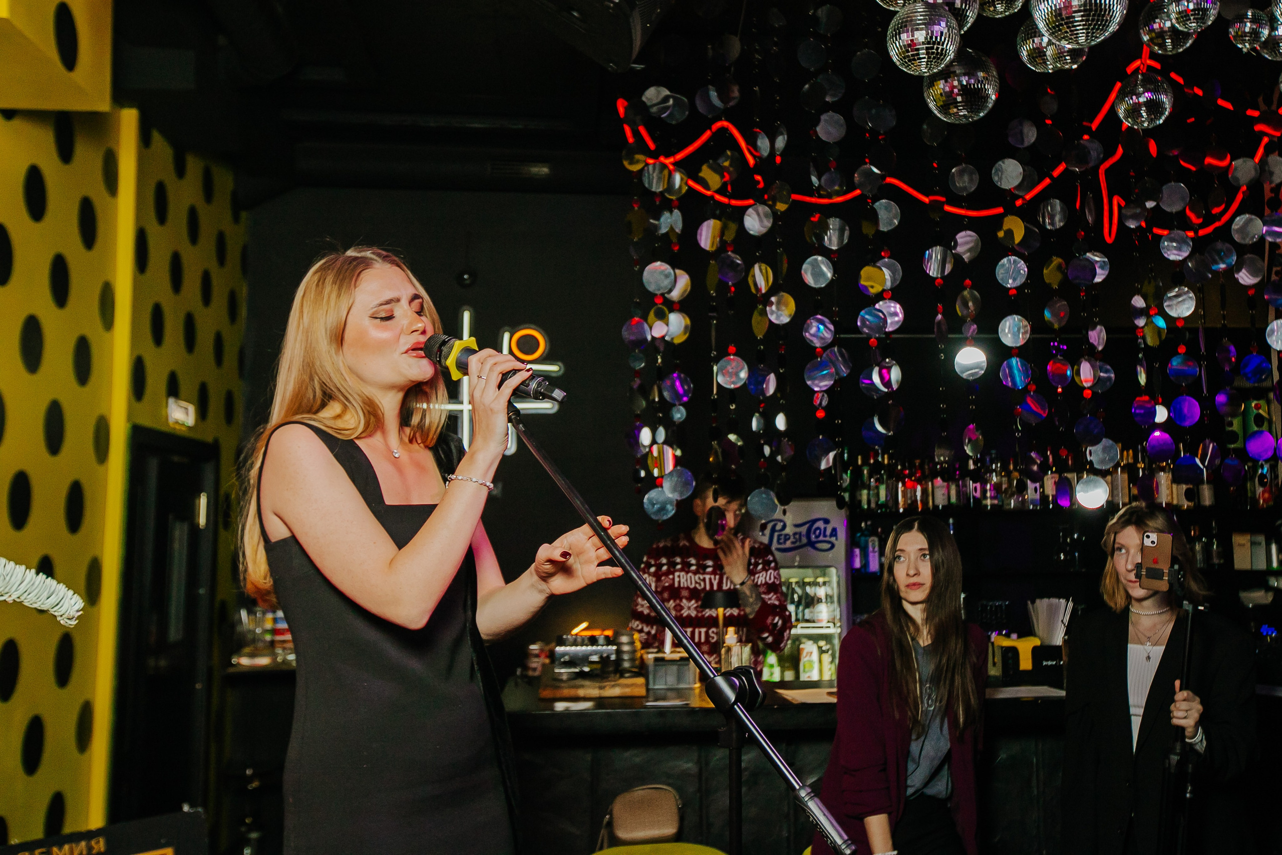 БАР МОЛОДОСТЬ. Репортажный и портретный фотограф в Екатеринбурге Гизатуллин Марат