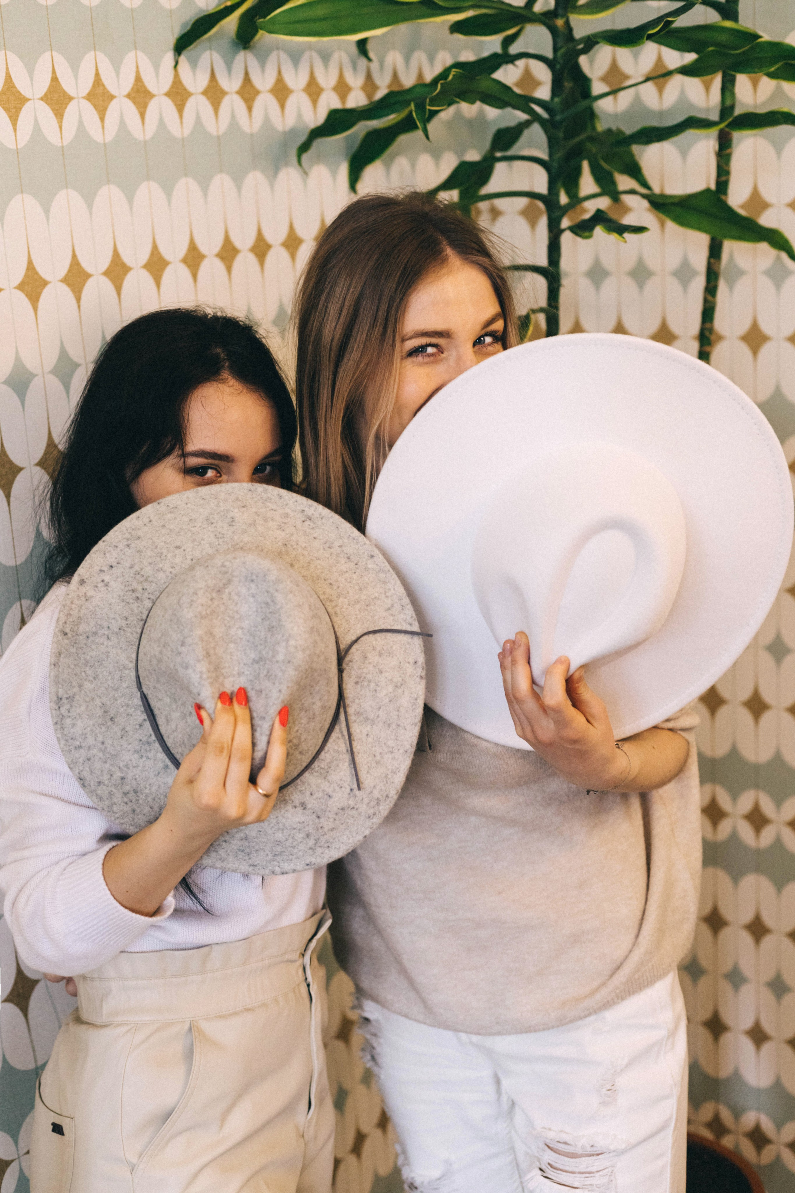 Две подруги. Фотограф в Минске Ира Сюбарева