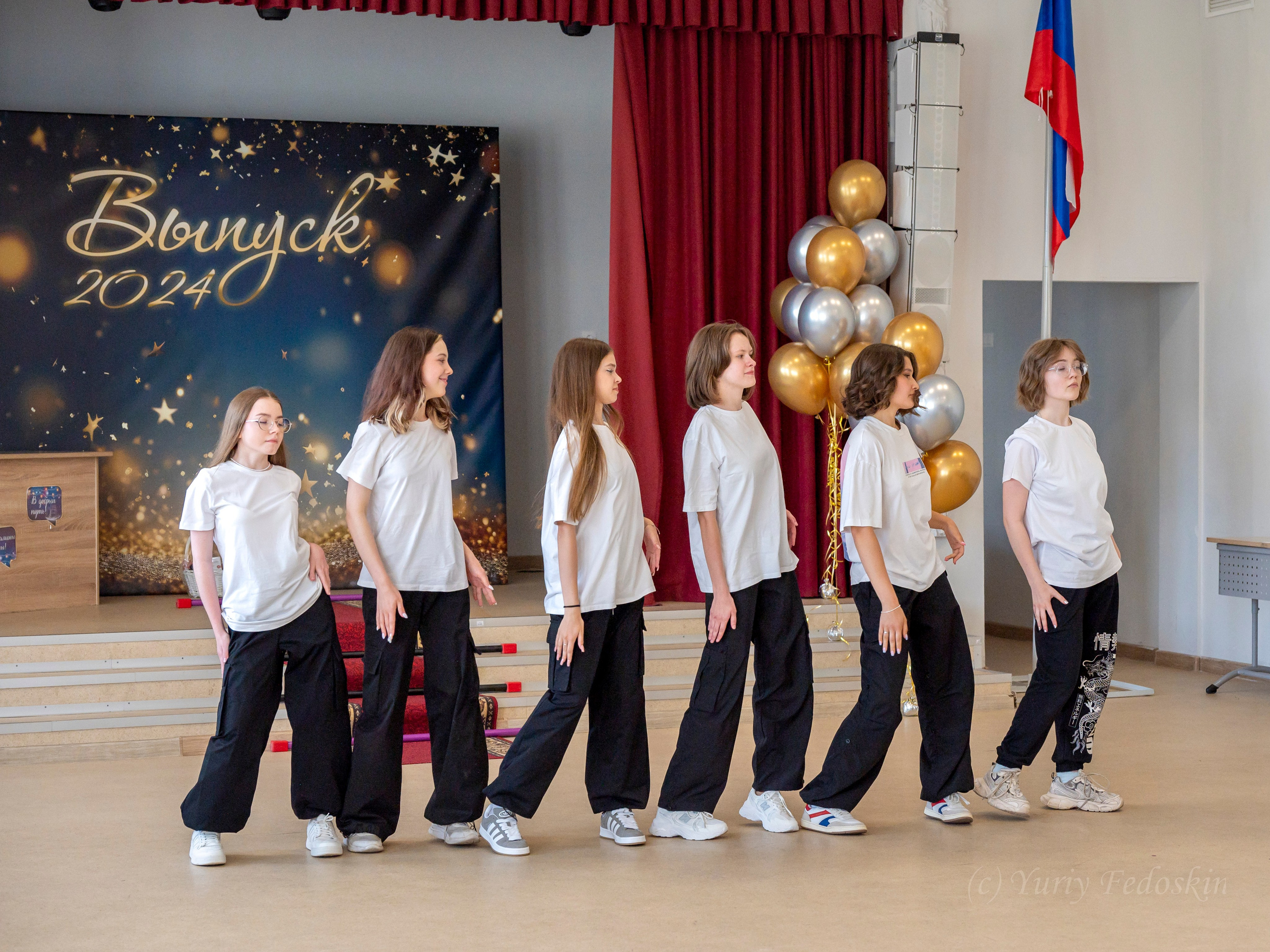 Репортаж о выпускном 9 классов в школе № 7 города Королёва, 26.06.24г. Профессиональный фотограф интерьеров в Москве Юрий Федоскин