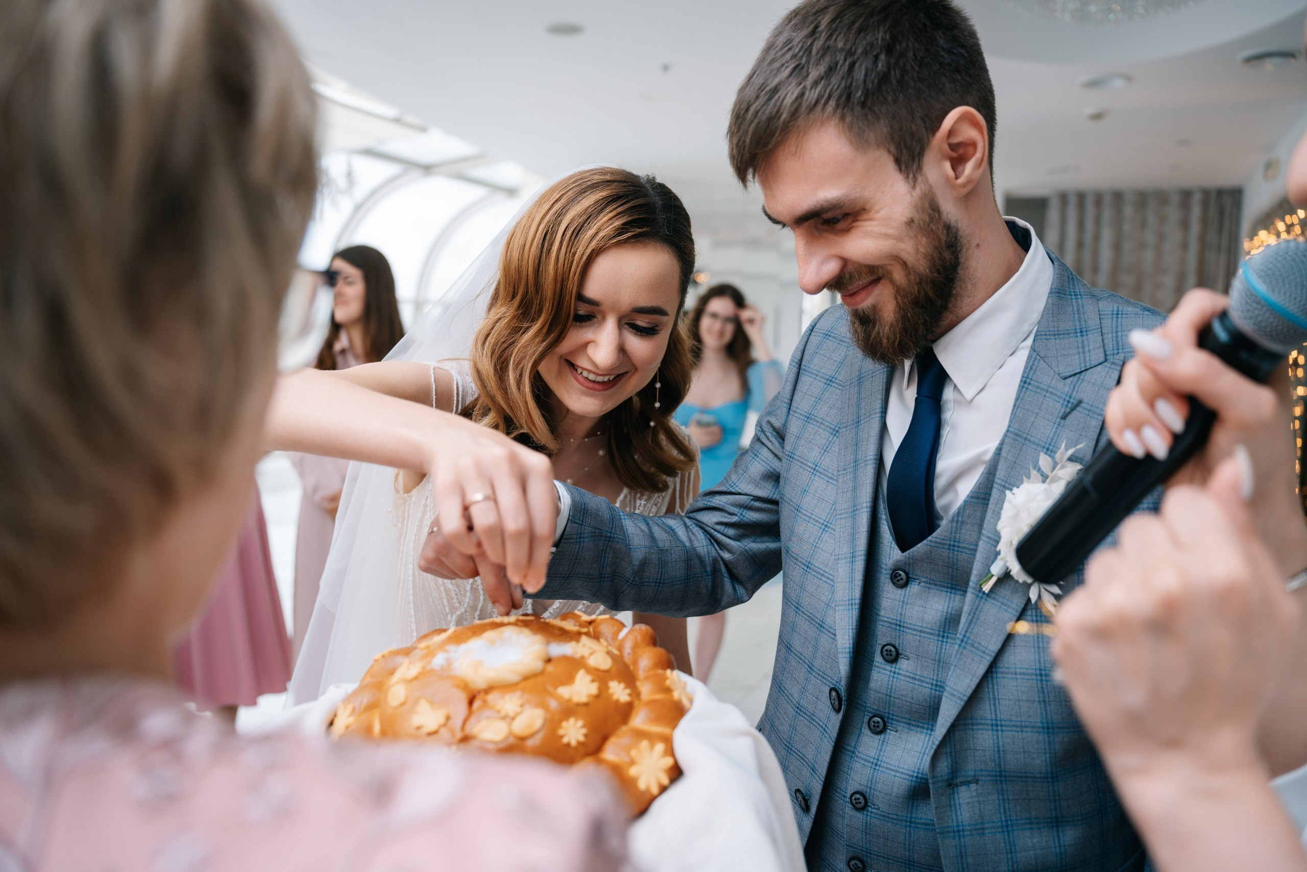 Свадебная фотосессия в отеле Золотое кольцо (Golden Ring Hotel) и ресторане Турандот