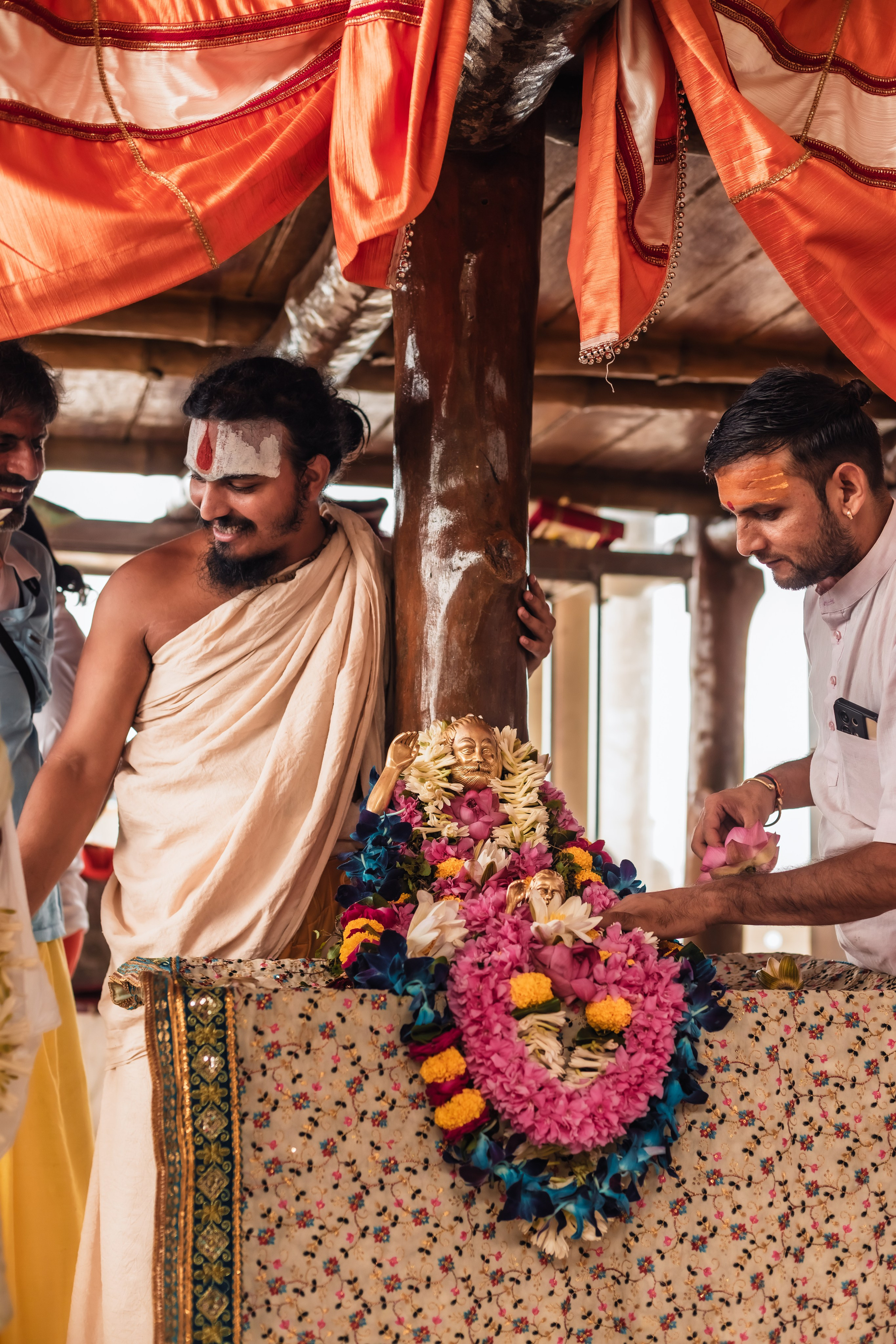 Abhisheka Devraha Baba on Sri Devdas ji maharaj bd. Mariam Bagdasaryan