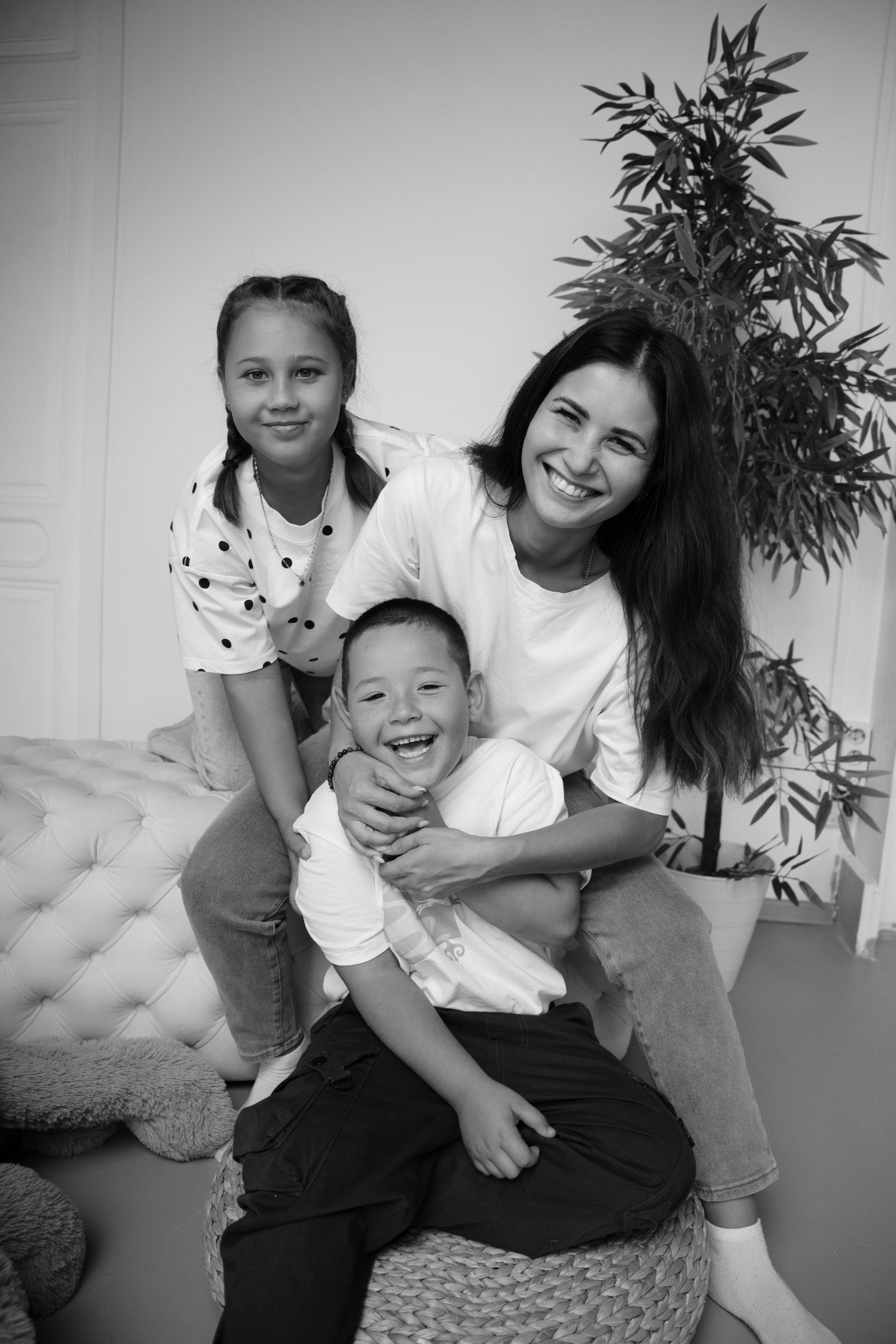 Семейная сьемка в студии с близкими. Ольга Плаксина фотограф в Саратове