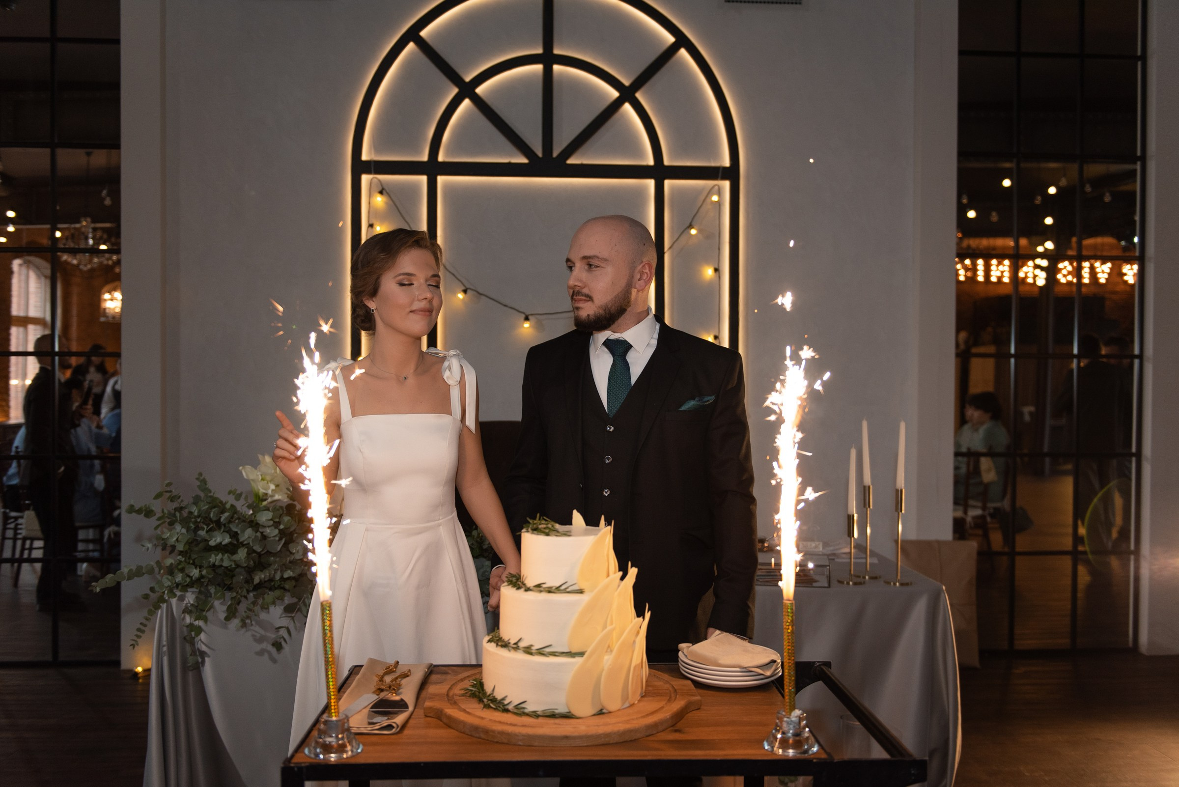 свадебный банкет в весеннем лофте