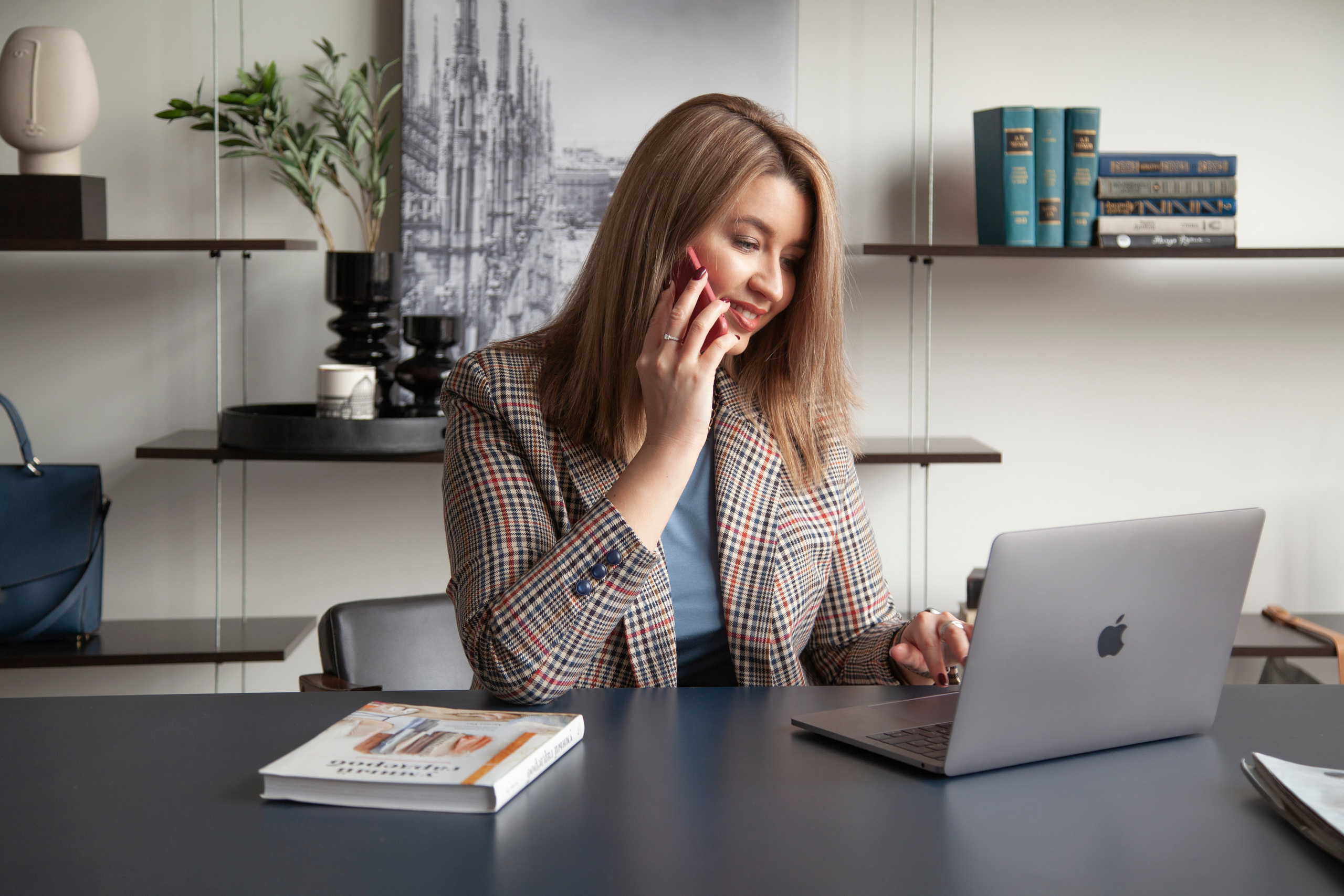 Тематическая фотосессия стилиста в студии. Контент фотограф в Москве и области Елена Кулакова