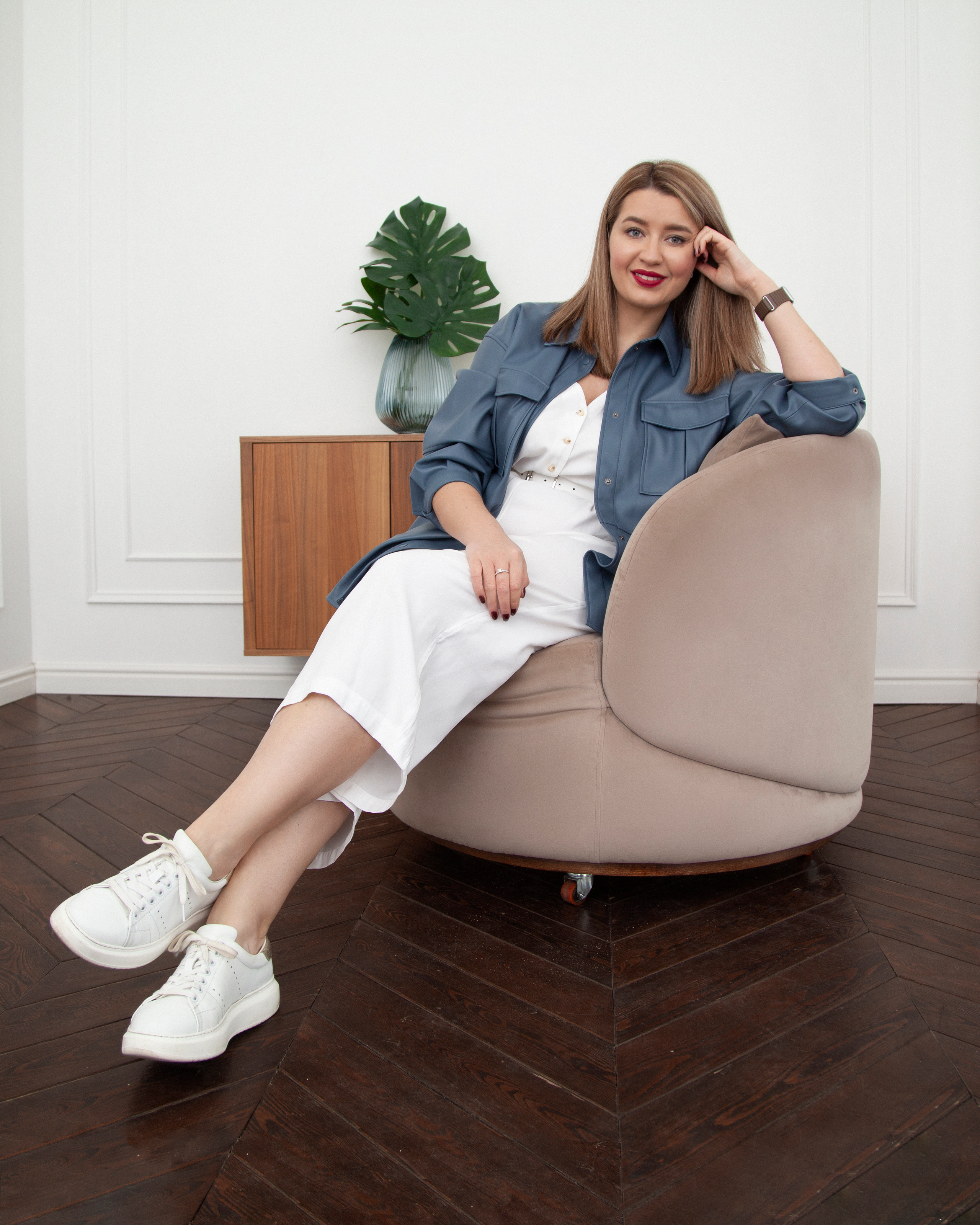 Тематическая фотосессия стилиста в студии. Контент фотограф в Москве и области Елена Кулакова