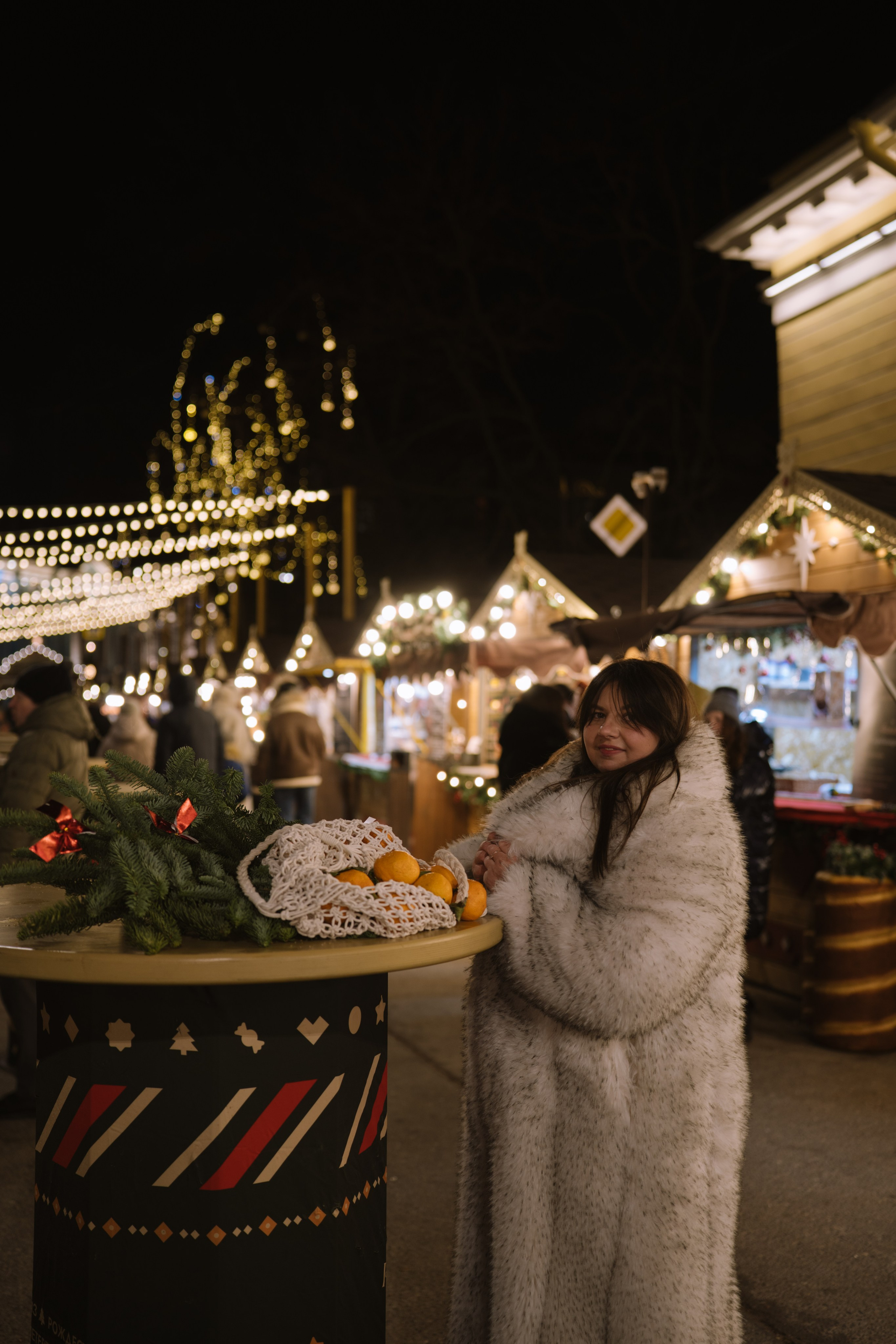 ПРОГУЛКА НА МАНЕЖНОЙ ПЛОЩАДИ ДЛЯ ДЕВУШКИ ПЕРЕД НОВЫМ ГОДОМ (НОВОГОДНЯЯ ФОТОСЕССИИЯ НА МАНЕЖНОЙ ПЛОЩАДИ). Профессиональный фотограф, Санкт-Петербург — Виктория Богомолова