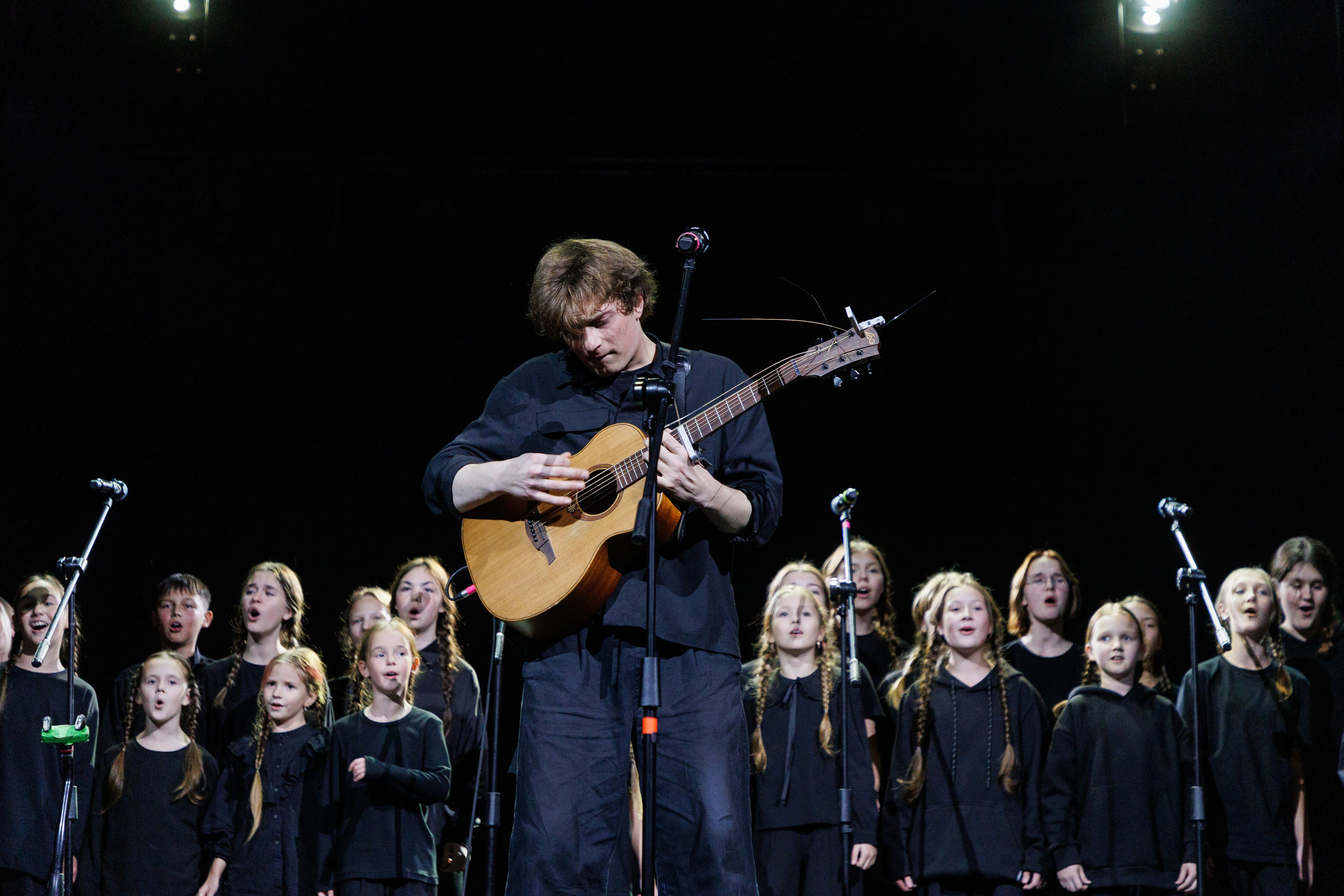 Выксунская премьера «Громко и Честно. Бонд с кнопкой». Фотограф городских и семейных событий Артем Карпухин