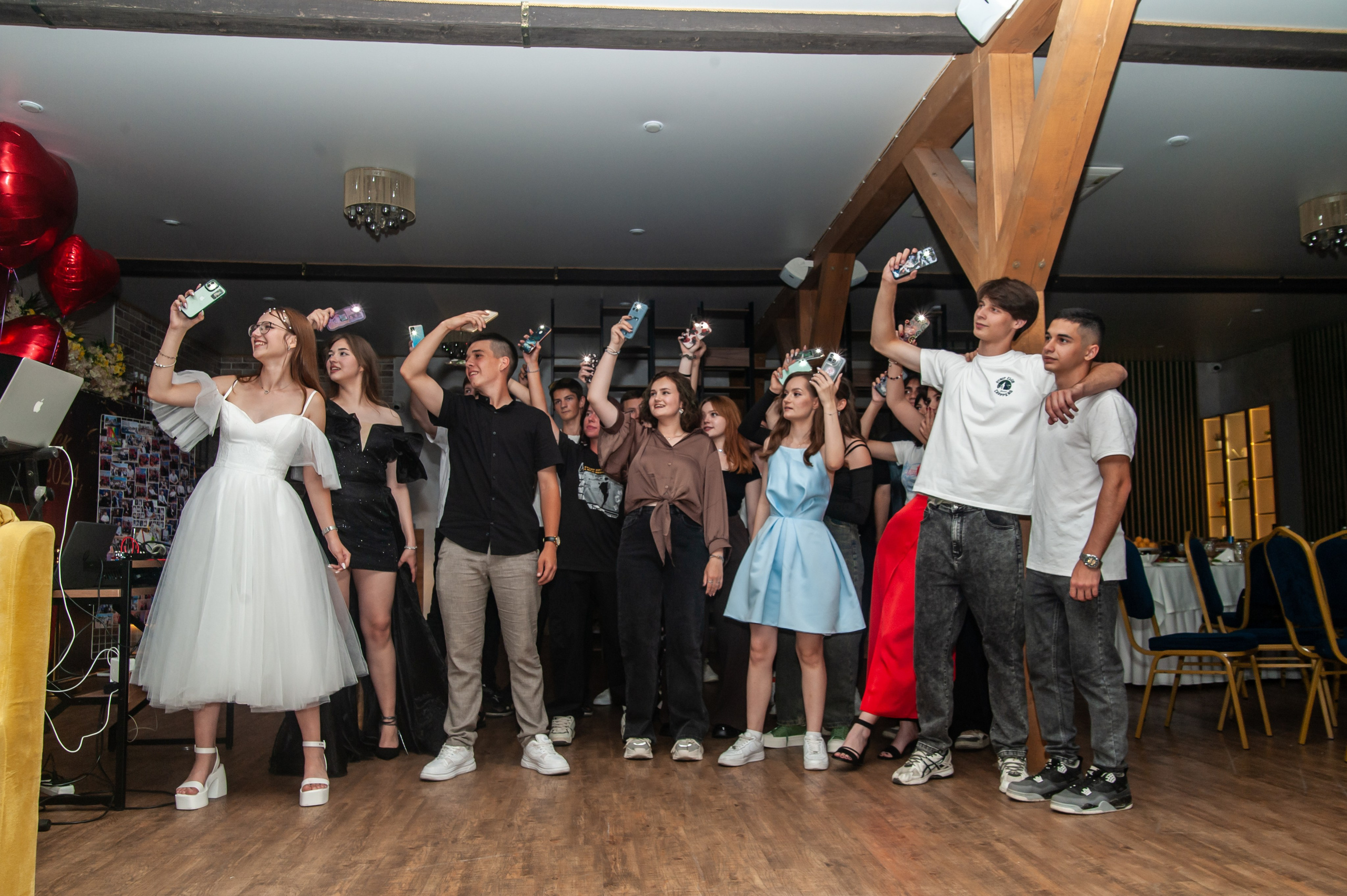 Выпускной МАОУ СОШ № 17 им. Эдуарда Есаяна. Свадебный и семейный фотограф Денис Лукьянов в Краснодаре, Краснодарском крае и Республике Крым