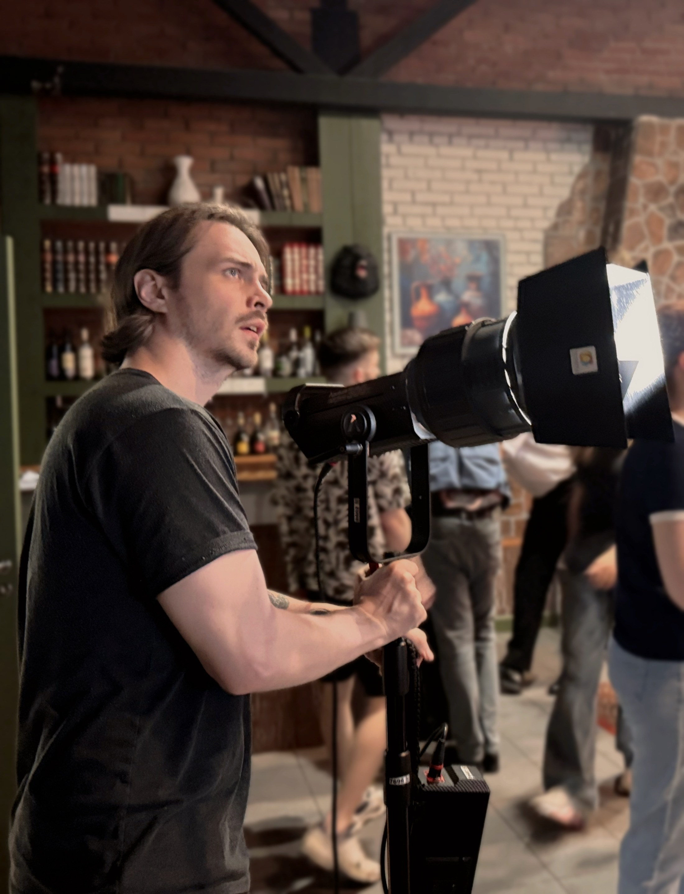 Режиссер Арсений Ганчуков, полный метр «Московские твари». Фотограф, оператор и рилсмейкер в Москве — Ася Палагута