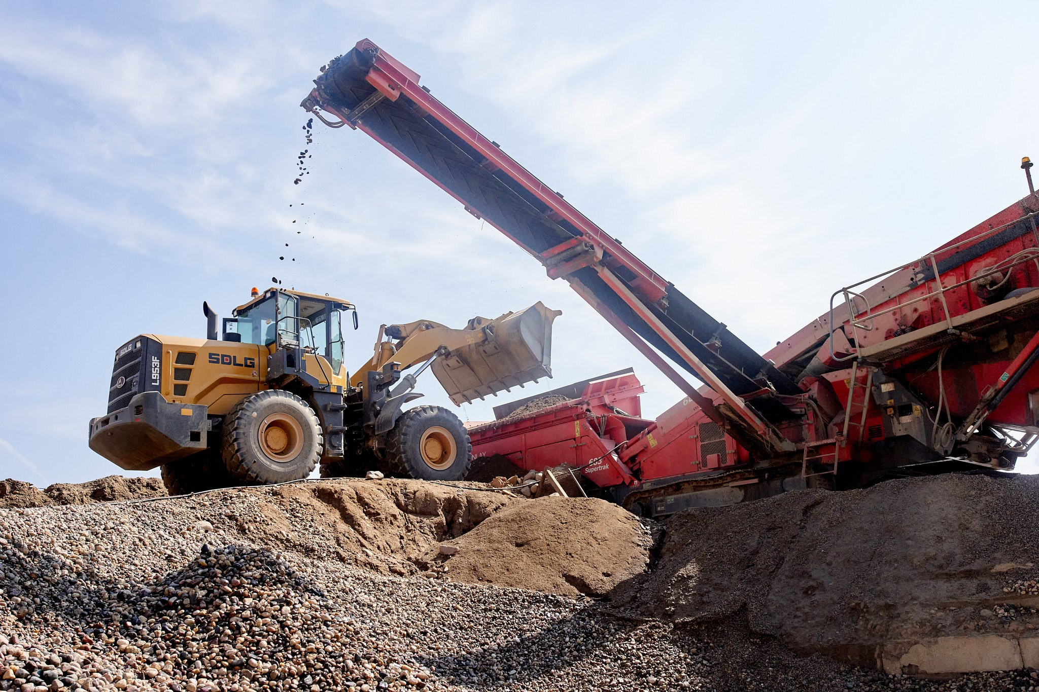 Сортировка песка. Фотосъемка промышленности. Бизнес промышленая съемка.