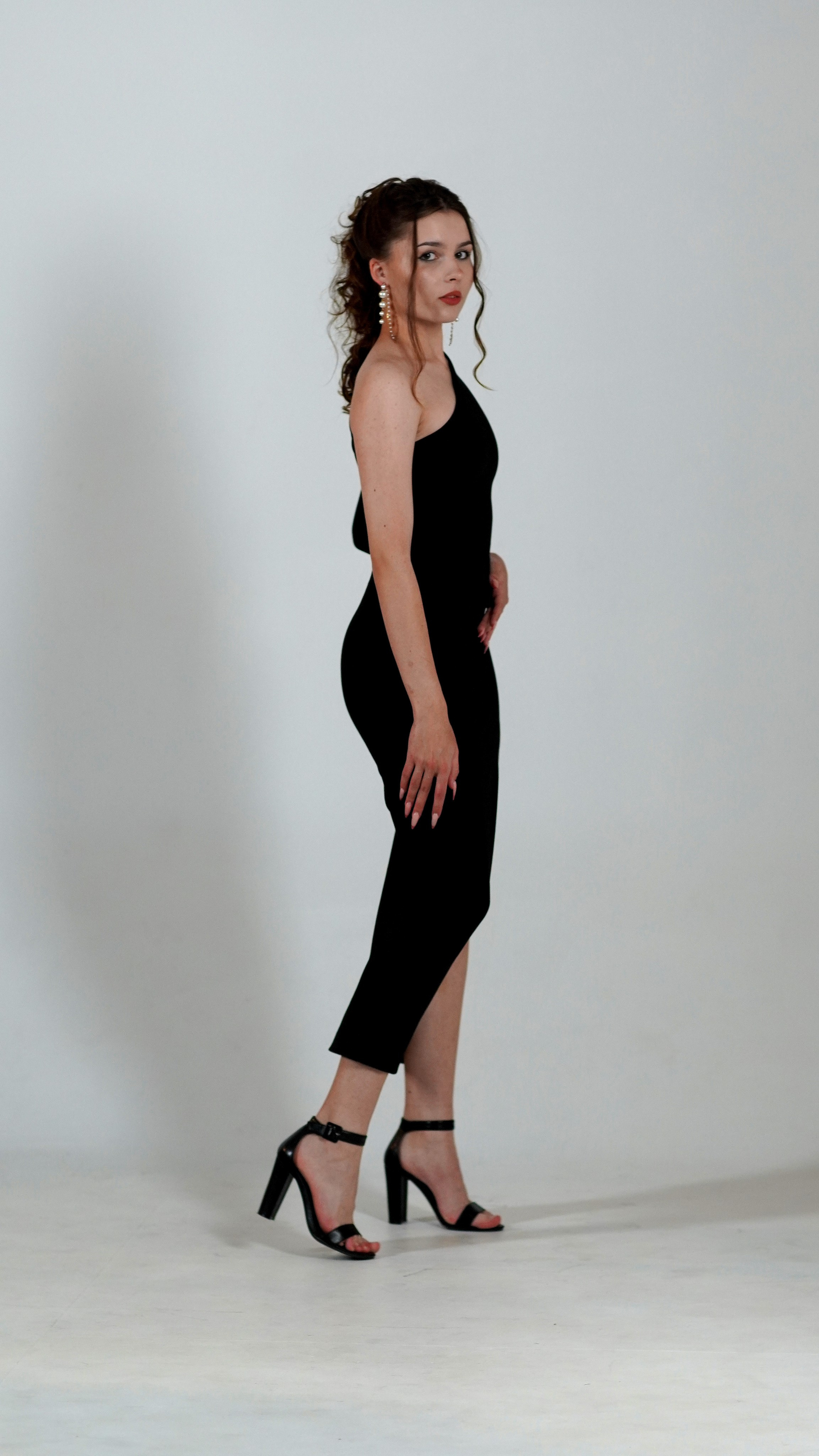 Фотосессии с моделью для маркетплейсов. Коллекции одежды, украшений, аксессуаров. Свадебный видеограф и фотограф в Пензе Виталий Гинзбург