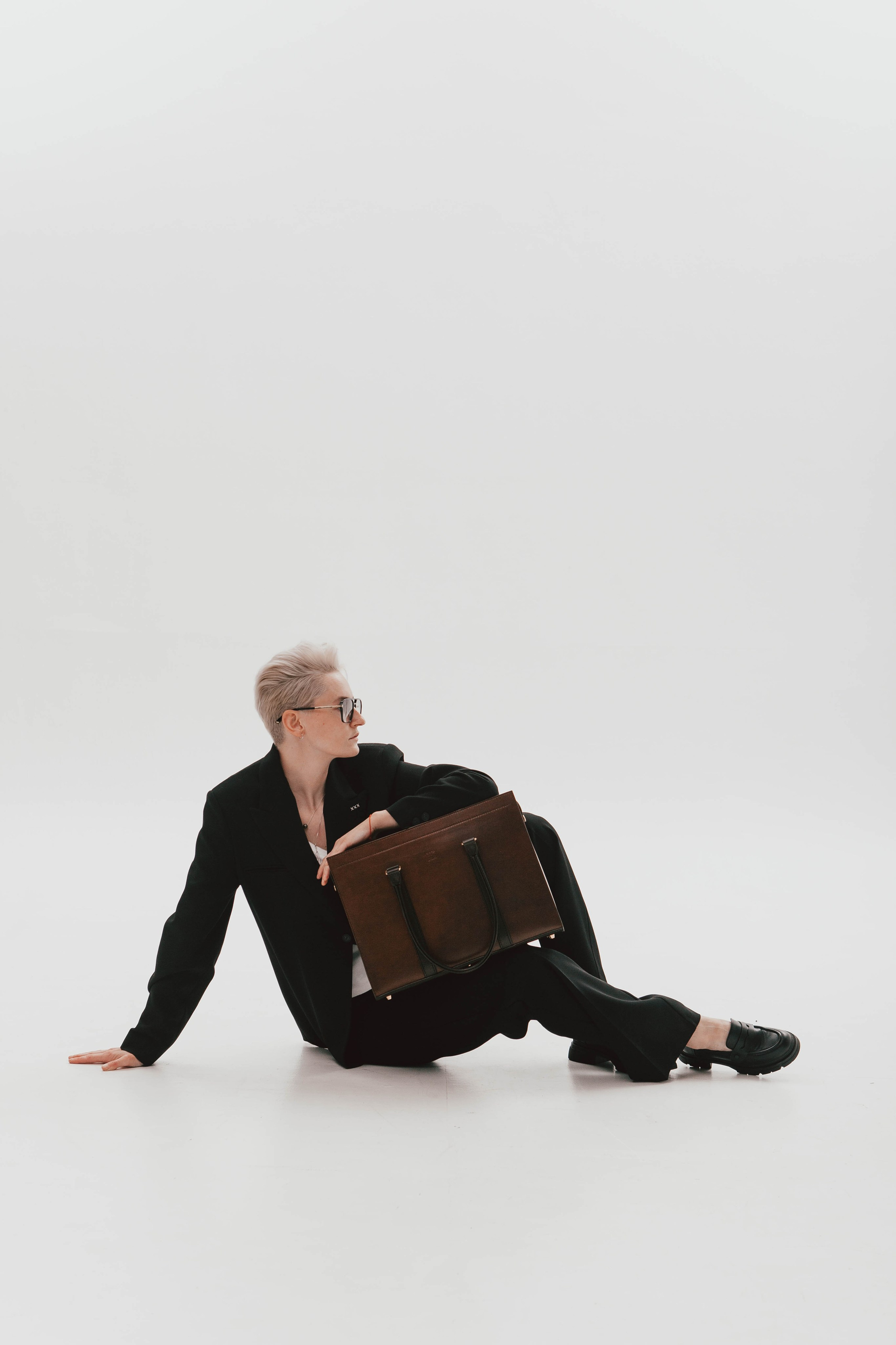 Анна Гречаная и изделие Дана Настаса 💼. Фотограф Ольга Крукле