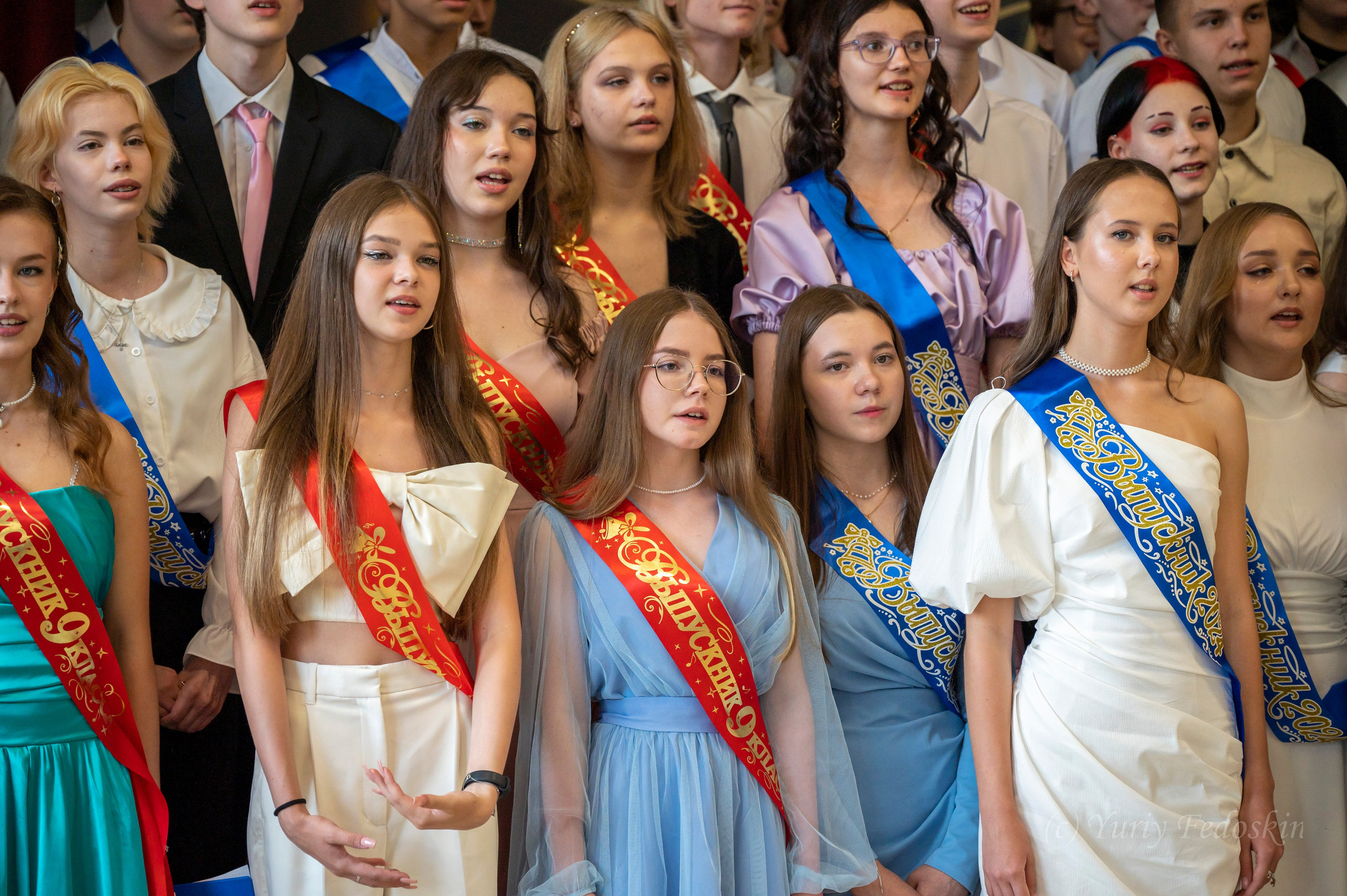 Репортаж о выпускном 9 классов в школе № 7 города Королёва, 26.06.24г. Профессиональный фотограф интерьеров в Москве Юрий Федоскин