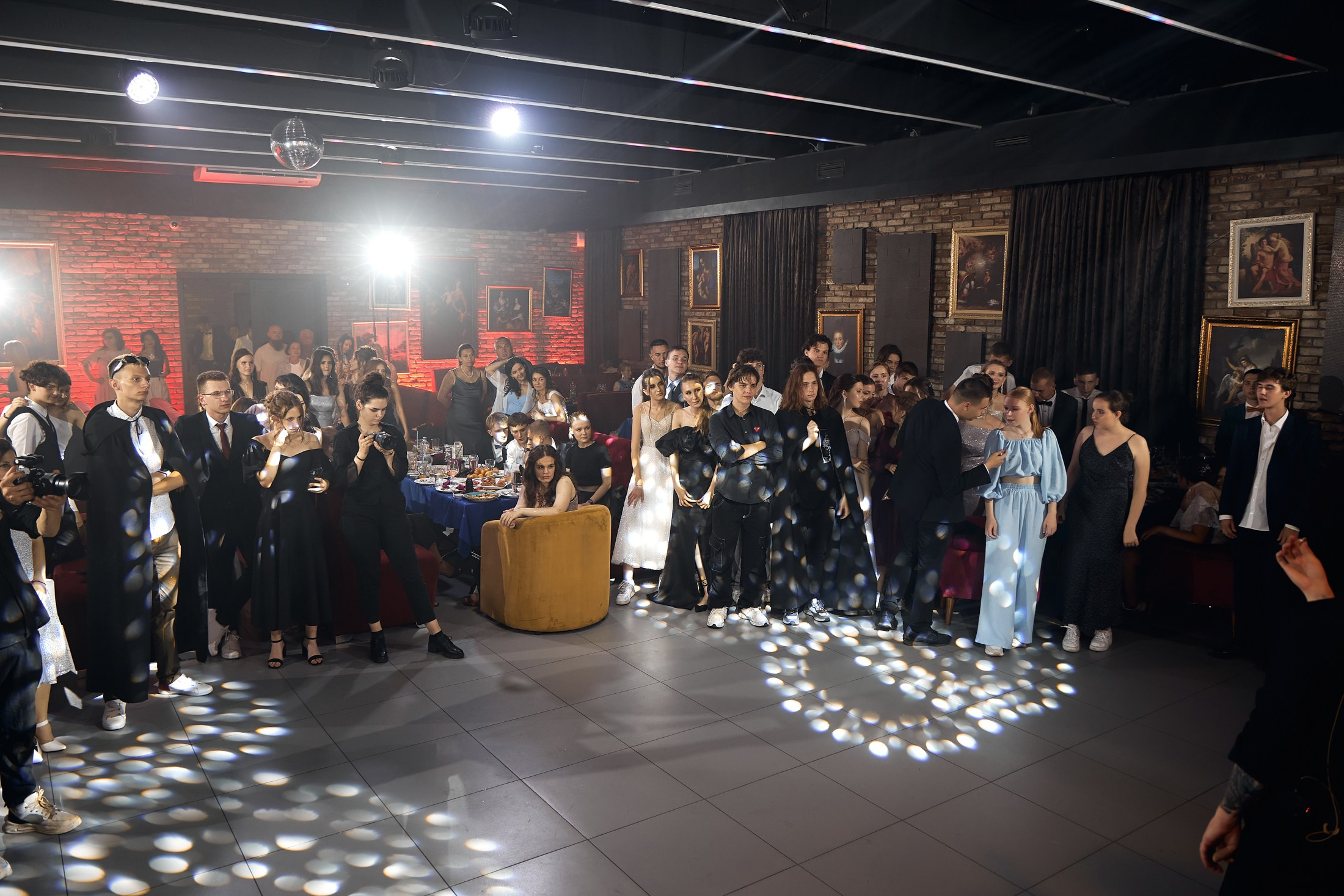 Фотограф на выпускной. Свадебный репортажный и фуд фотограф в Барнауле Гайфулин Виталий