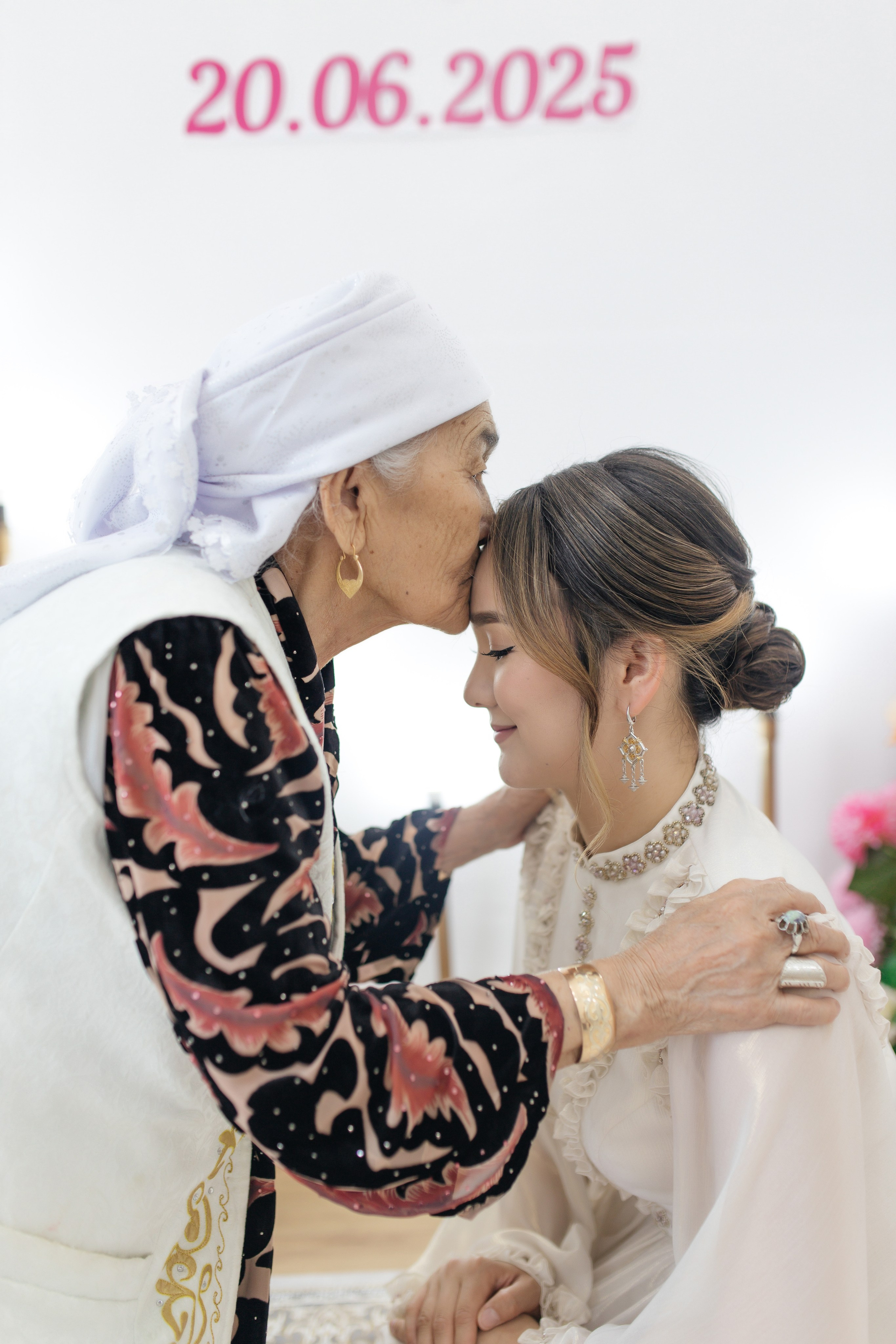 Moldir — syrğa salu. Wedding and Love story Photographer