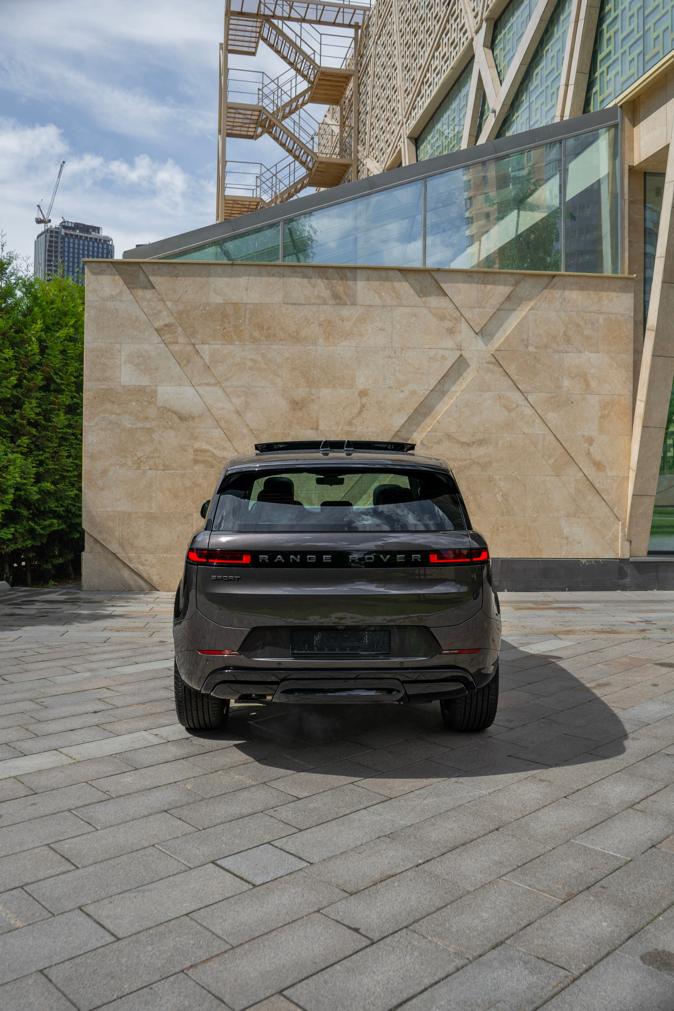 Range Rover Sport 2026. Автомобильный фотограф Ногинск Денис Городок