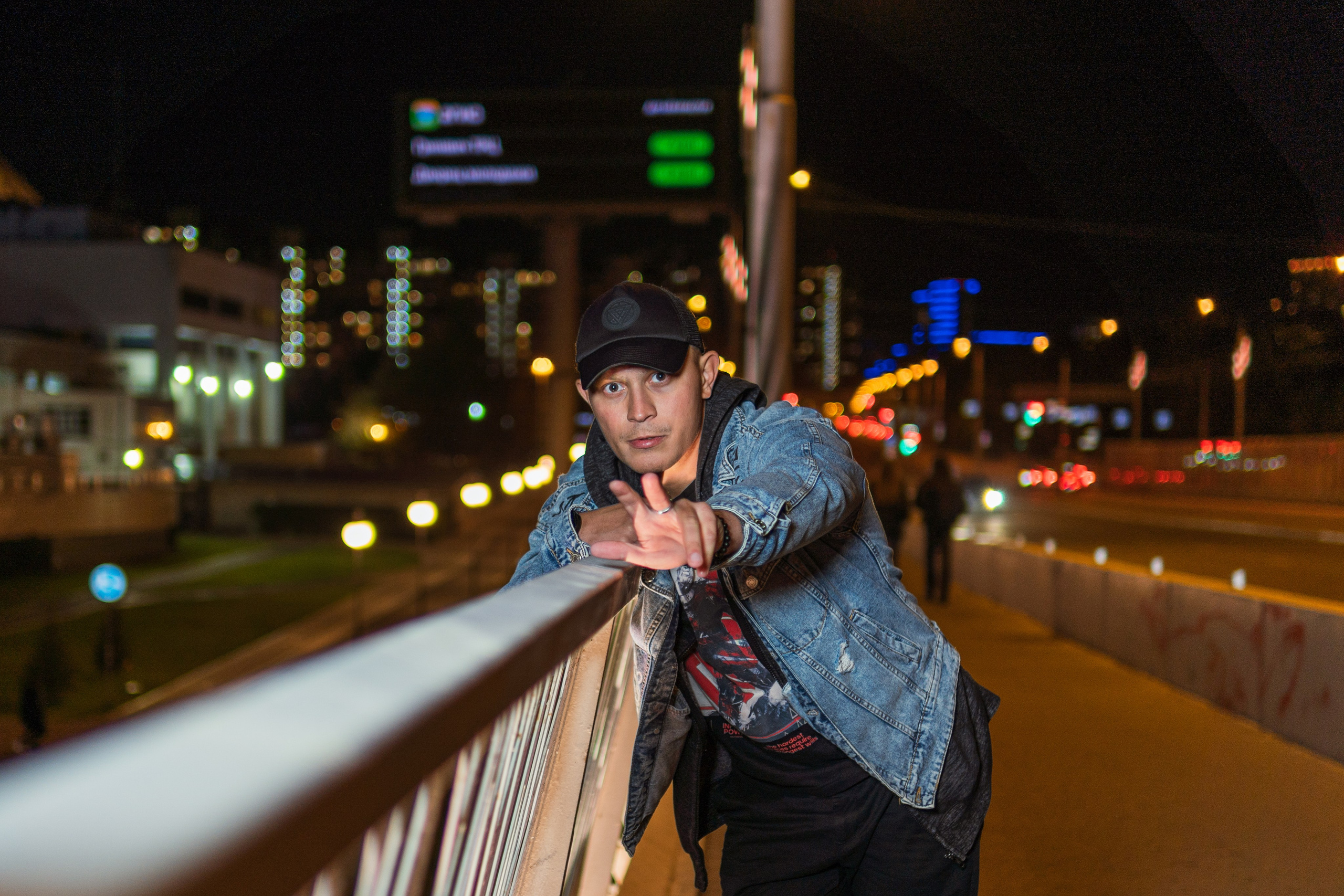 Кирилл и ночной Екатеринбург. Портретный, репортажный и свадебный фотограф в Екатеринбурге Денис Южаков