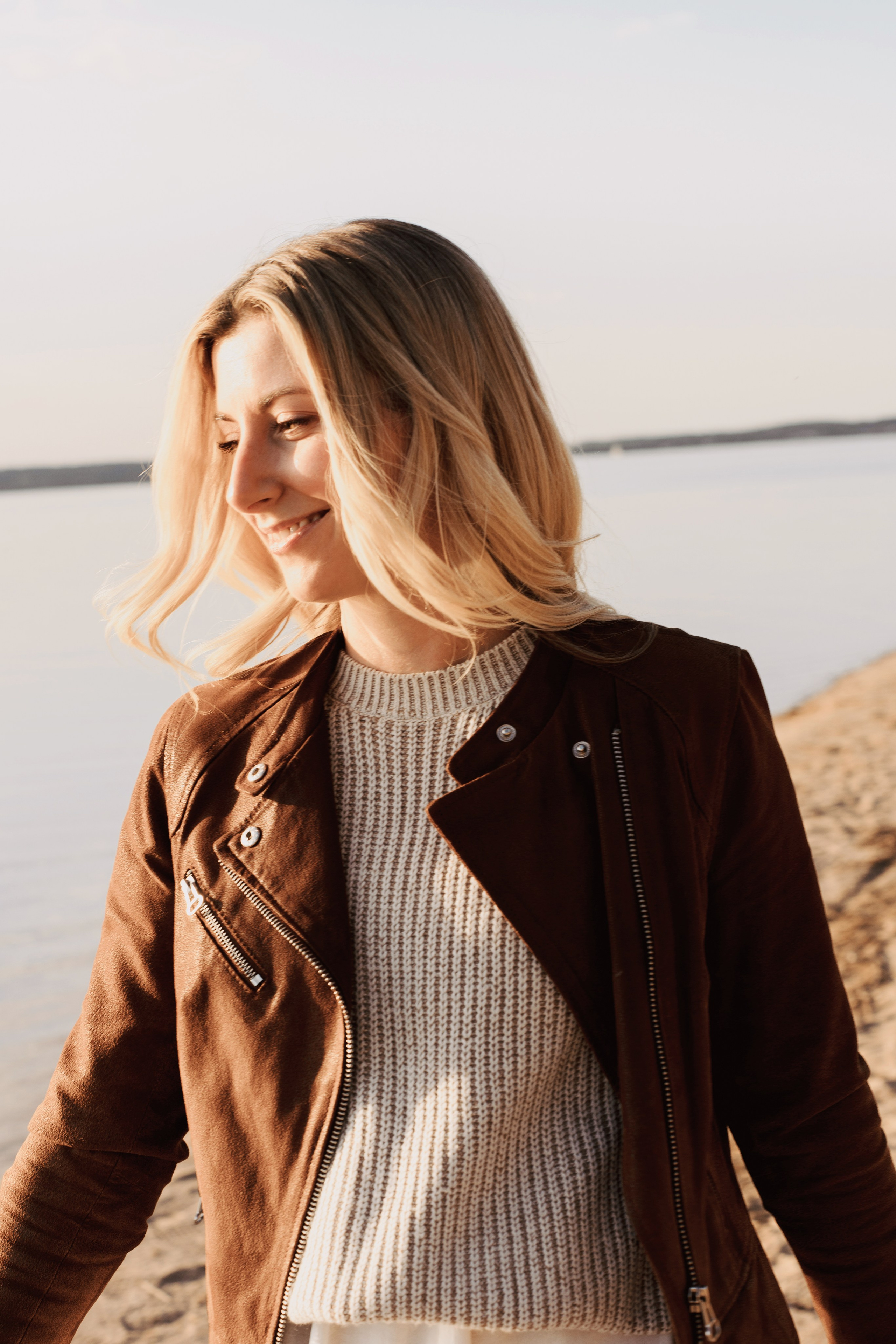 Весеннее тепло семьи на берегу Минского моря. Ваш семейный фотограф в Минске — Вика Трегубова