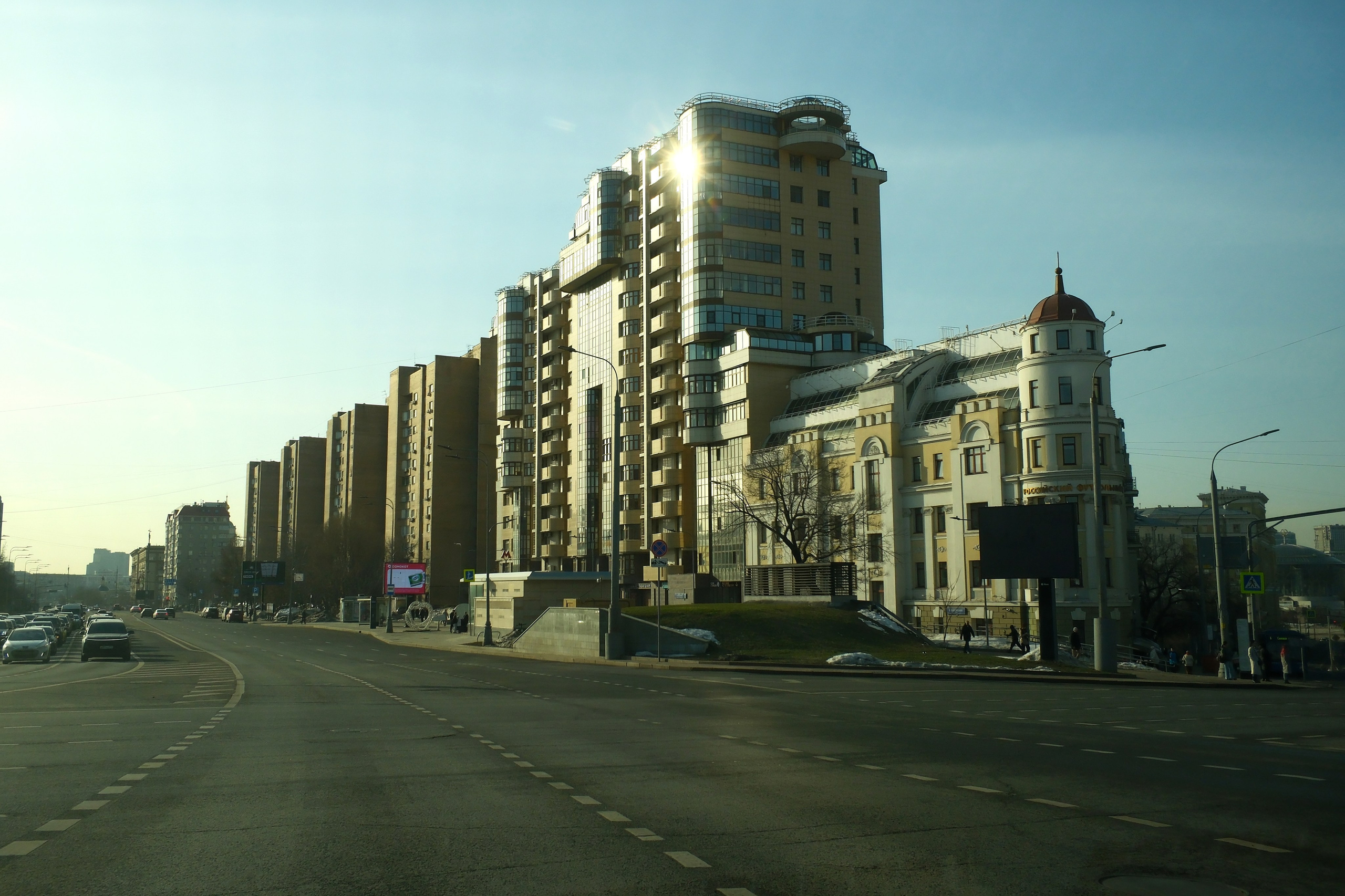 Улица, люди, жизнь…