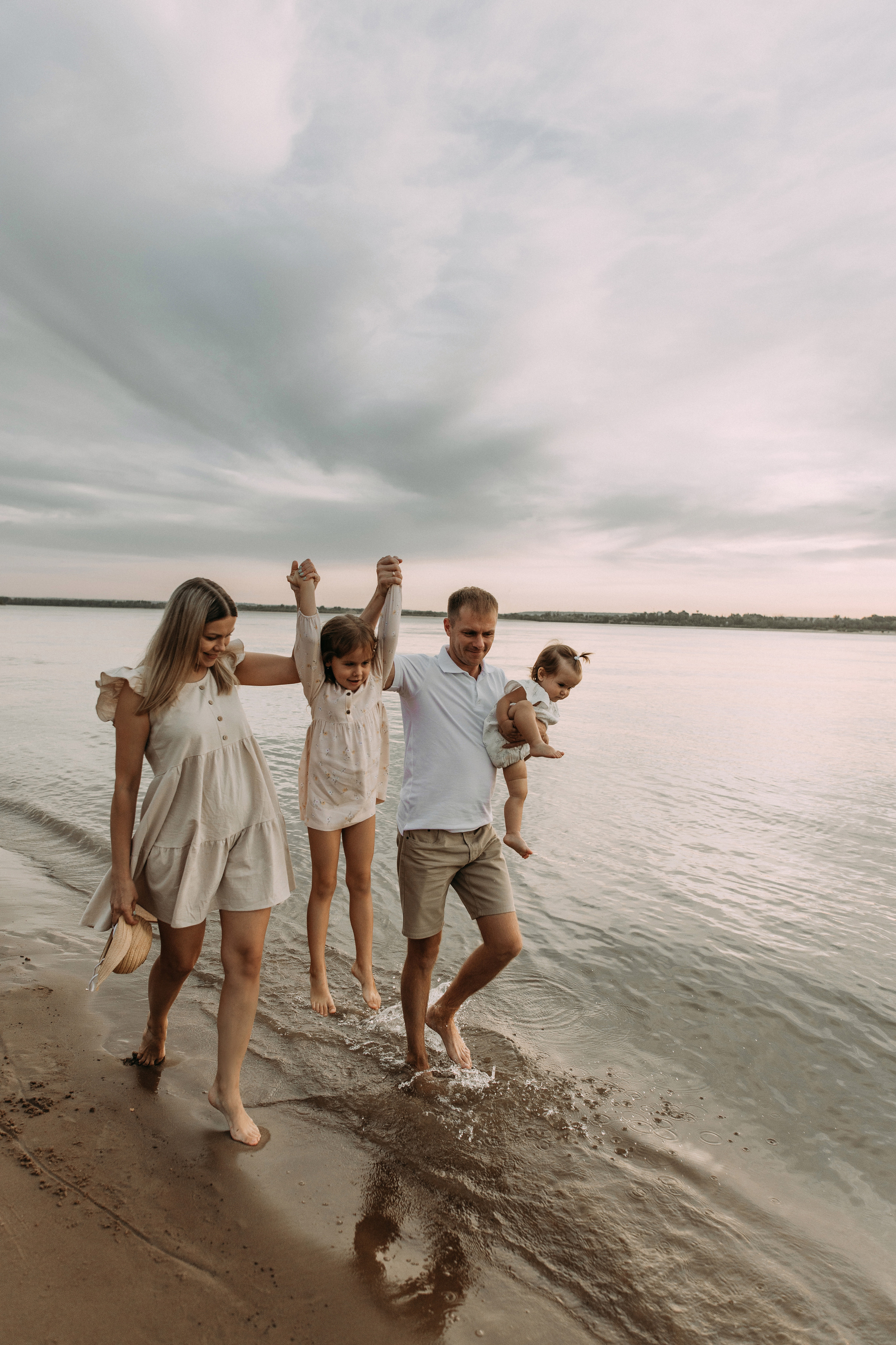 Женя, Катя, Майя, Есения. Семейный фотограф и детский фотограф в Волгограде Алеся Бутакова — дет